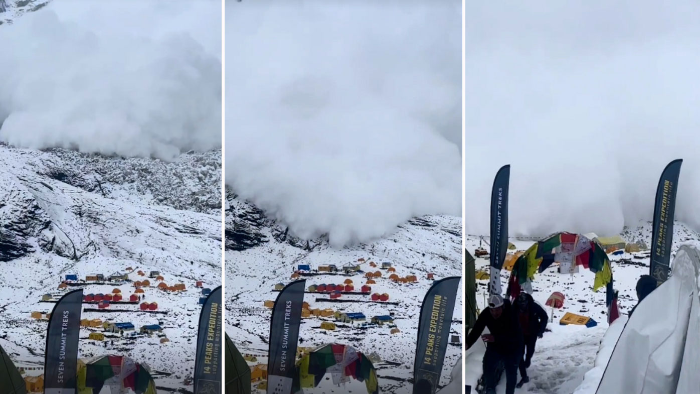 A huge avalanche hit Manaslu base camp