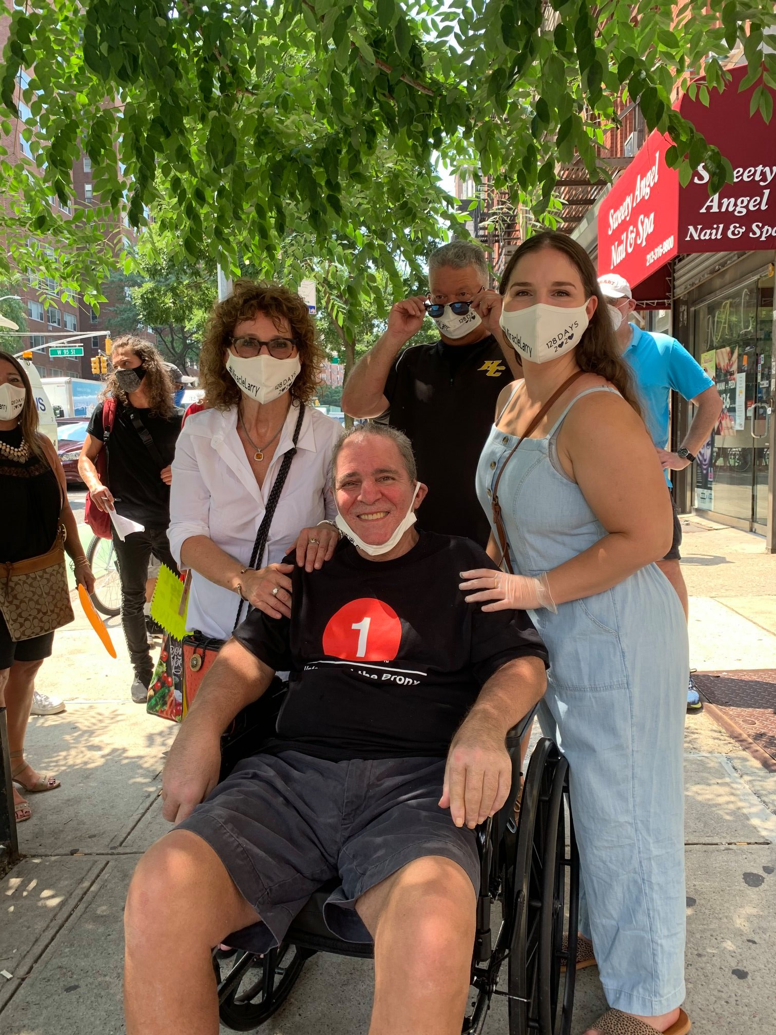 Larry Kelly pictured with his wife and daughter after being released from hospital. 