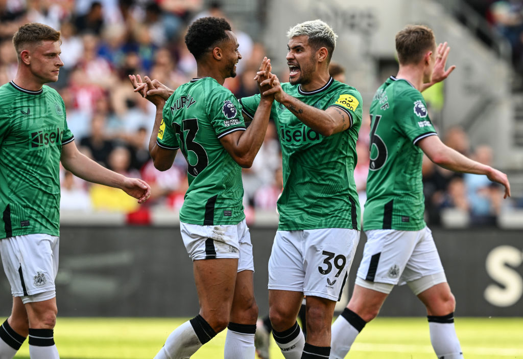 Newcastle players celebrate during the Premier League match between Brentford FC and Newcastle United.