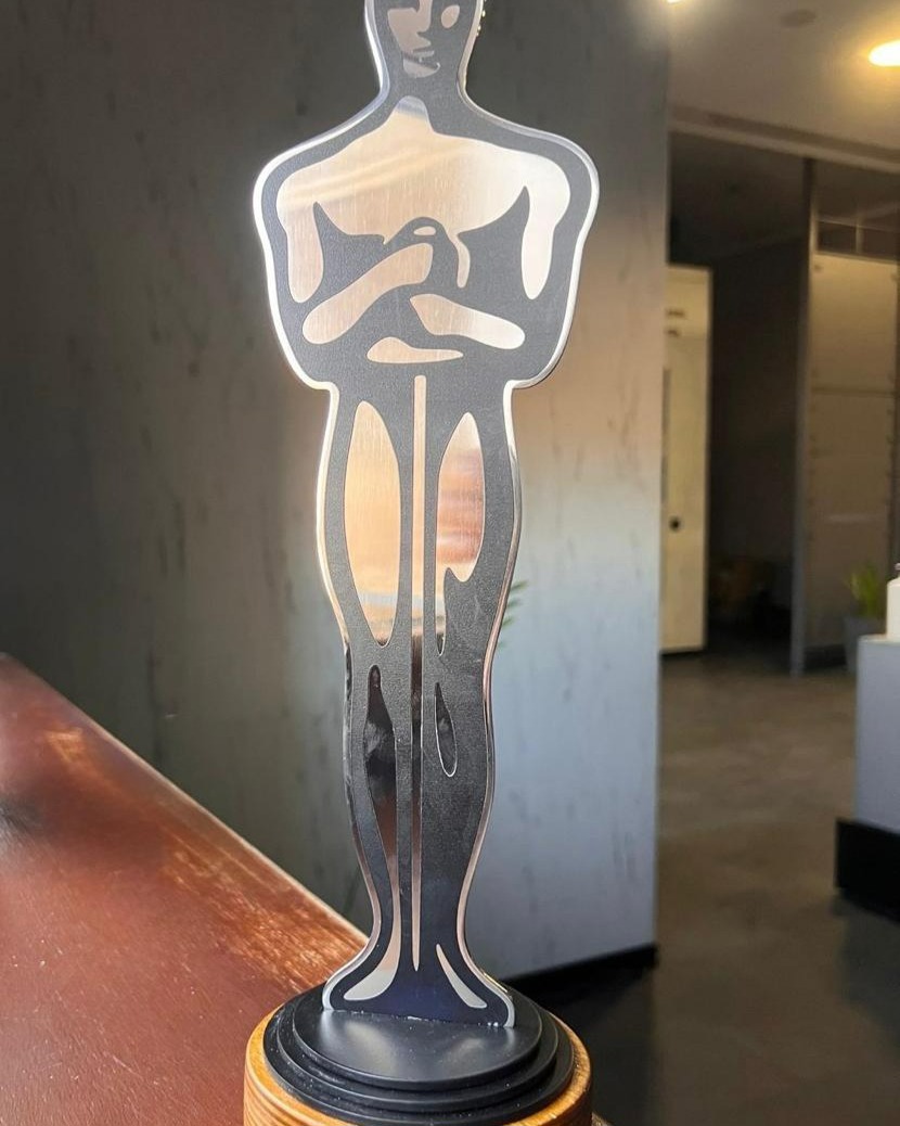 Sean Penn Ukraine Oscars Statuette