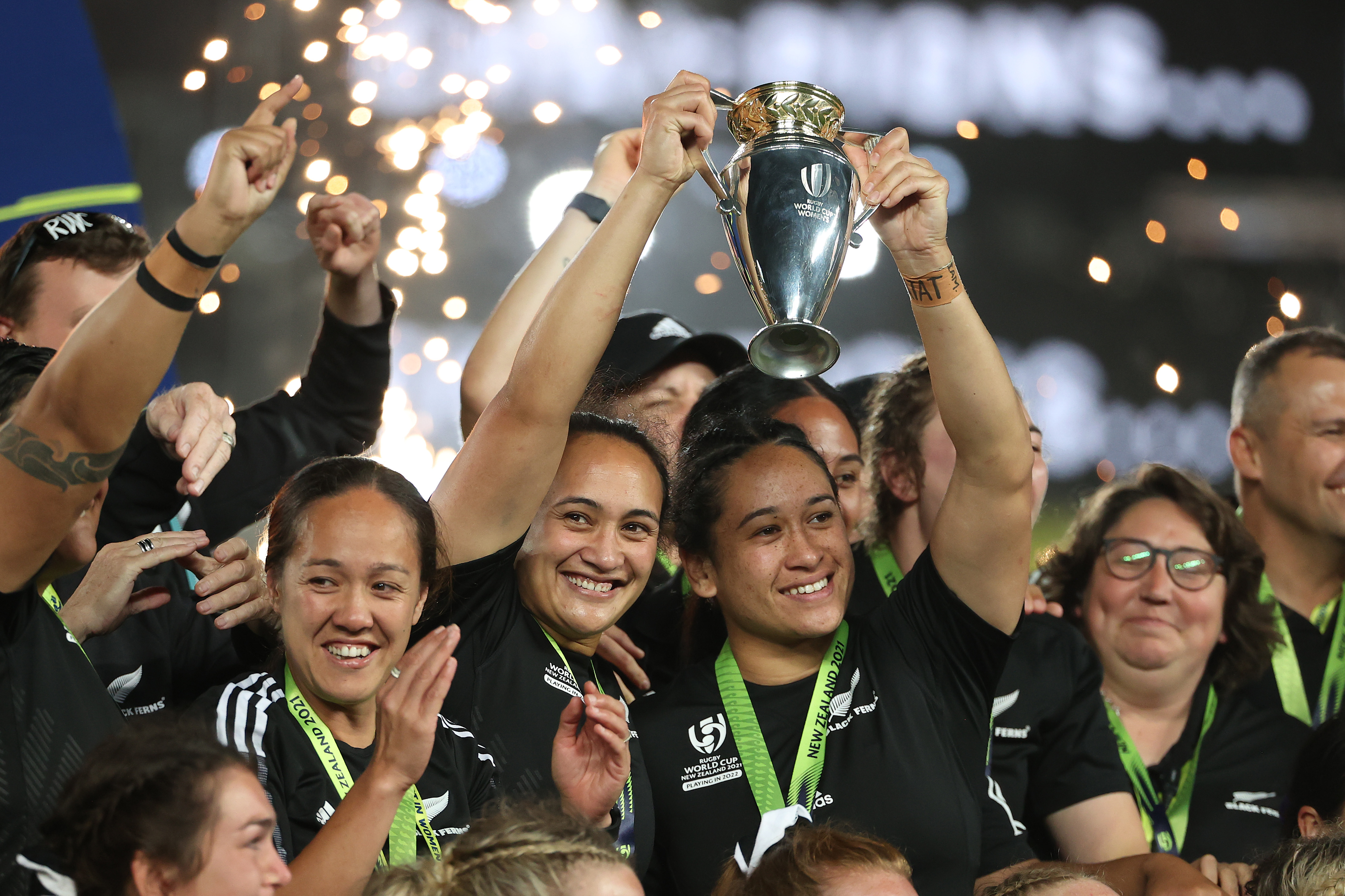 Ruahei Demant and Kennedy Simon of New Zealand celebrate with the Rugby World Cup.