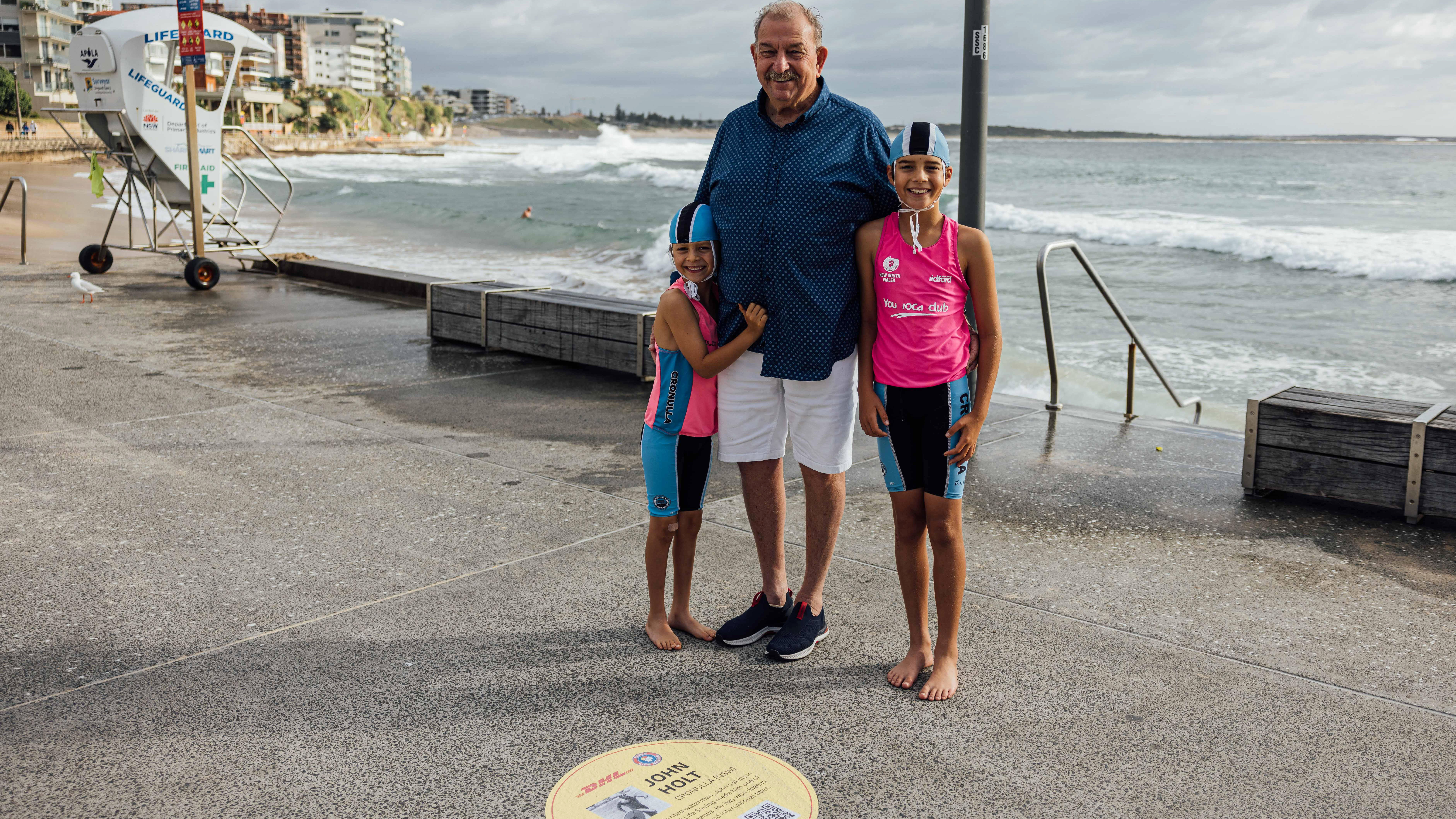 Ironman de sauvetage de surf | L'invention australienne emblématique de l'homme de fer invincible John Holt