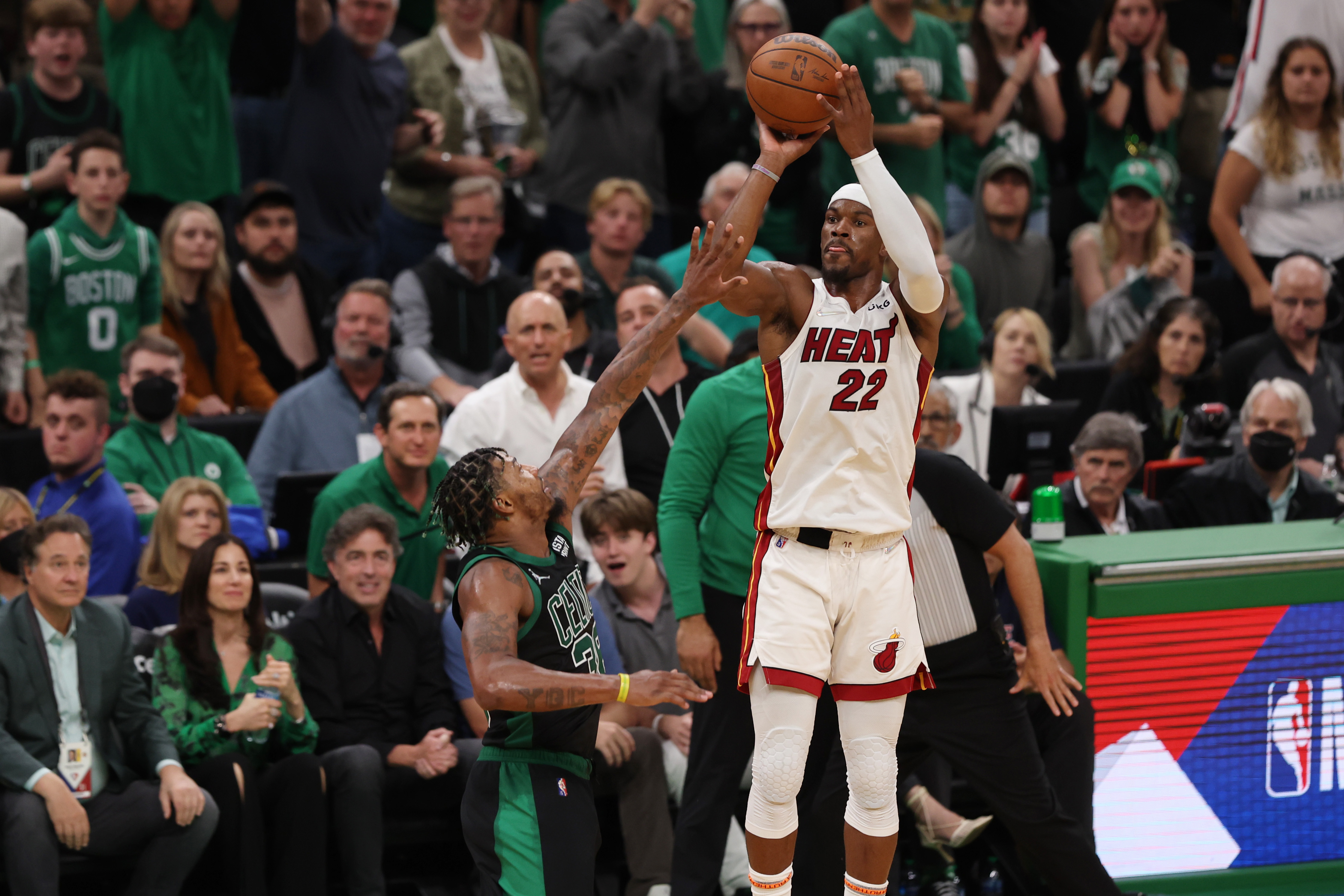Jimmy Butler mencetak 47 poin saat Miami Heat mengalahkan Boston Celtics untuk memaksa game tujuh penentuan