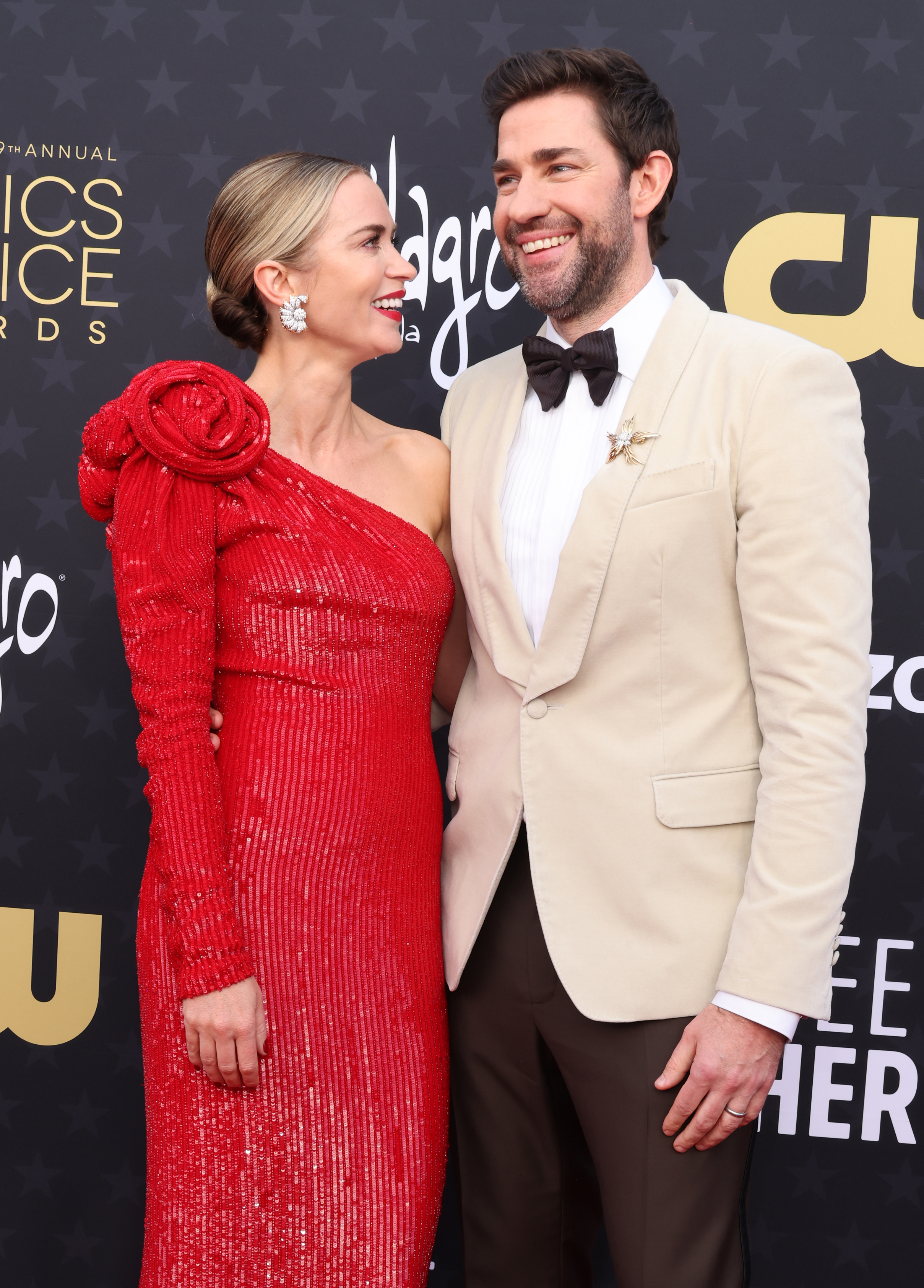 SANTA MONICA, CALIFORNIA - JANUARY 14: (L-R) Emily Blunt and John Krasinski attend the 29th Annual Critics Choice Awards at Barker Hangar on January 14, 2024 in Santa Monica, California. (Photo by Amy Sussman/WireImage,)