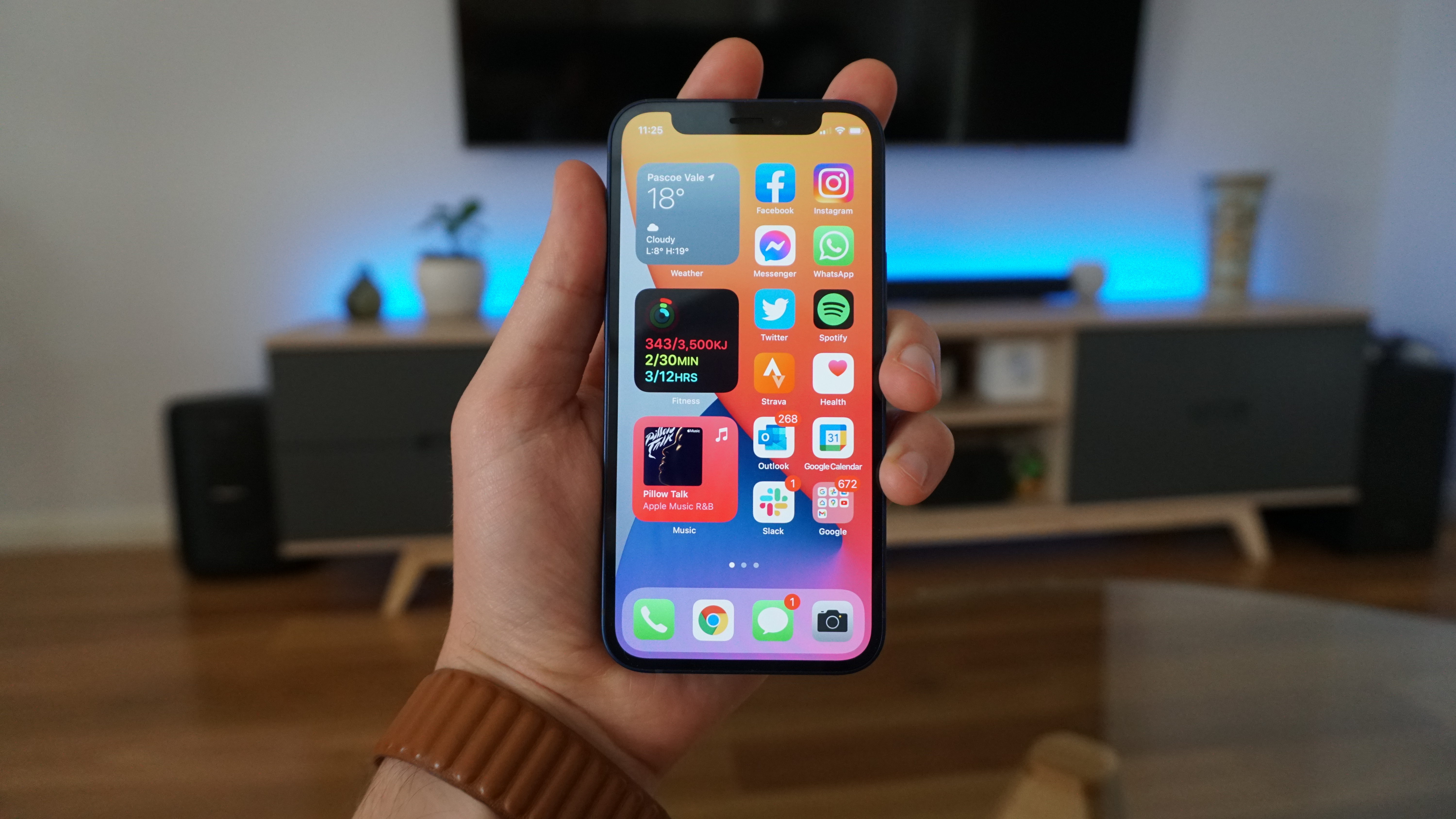 iPhone 12 mini, iPhone 12 Pro Max hands-on: How they compare with