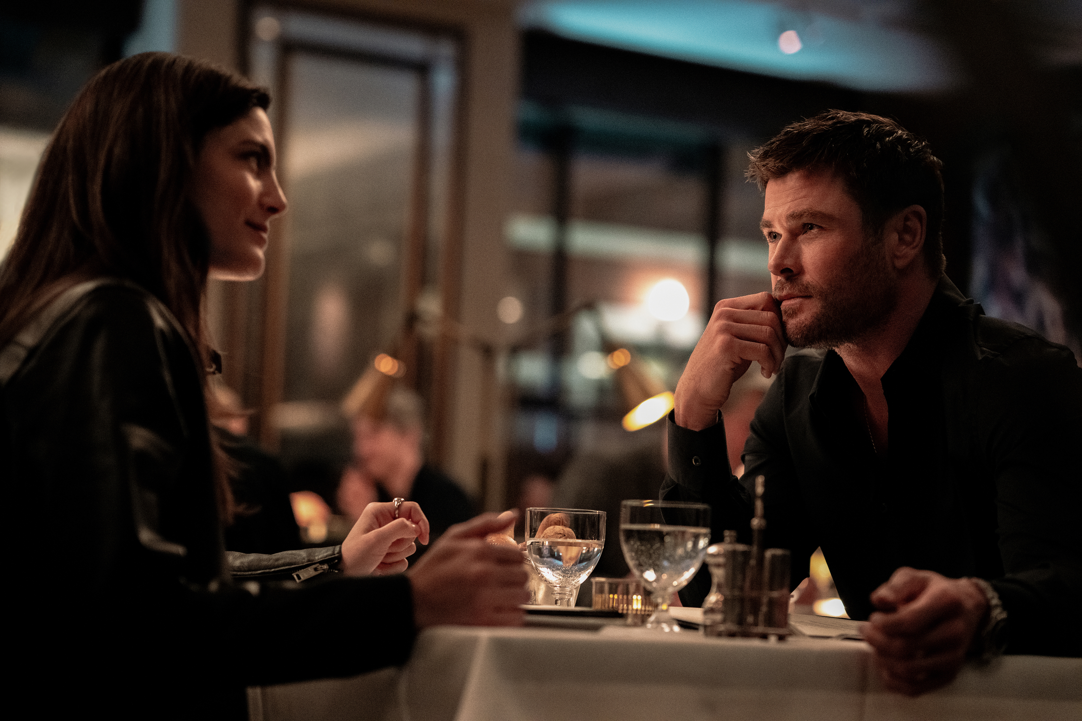 Monica Barbaro and Chris Hemsworth in a first-date scene from movie Crime 101 