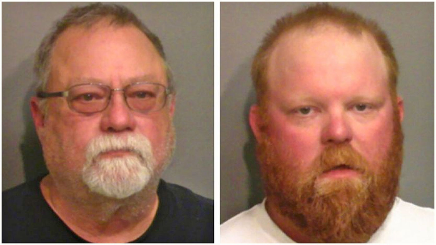 Gregory McMichael, a la izquierda, y su hijo Travis McMichael, han sido acusados ​​de asesinar a Ahmaud Arbery.