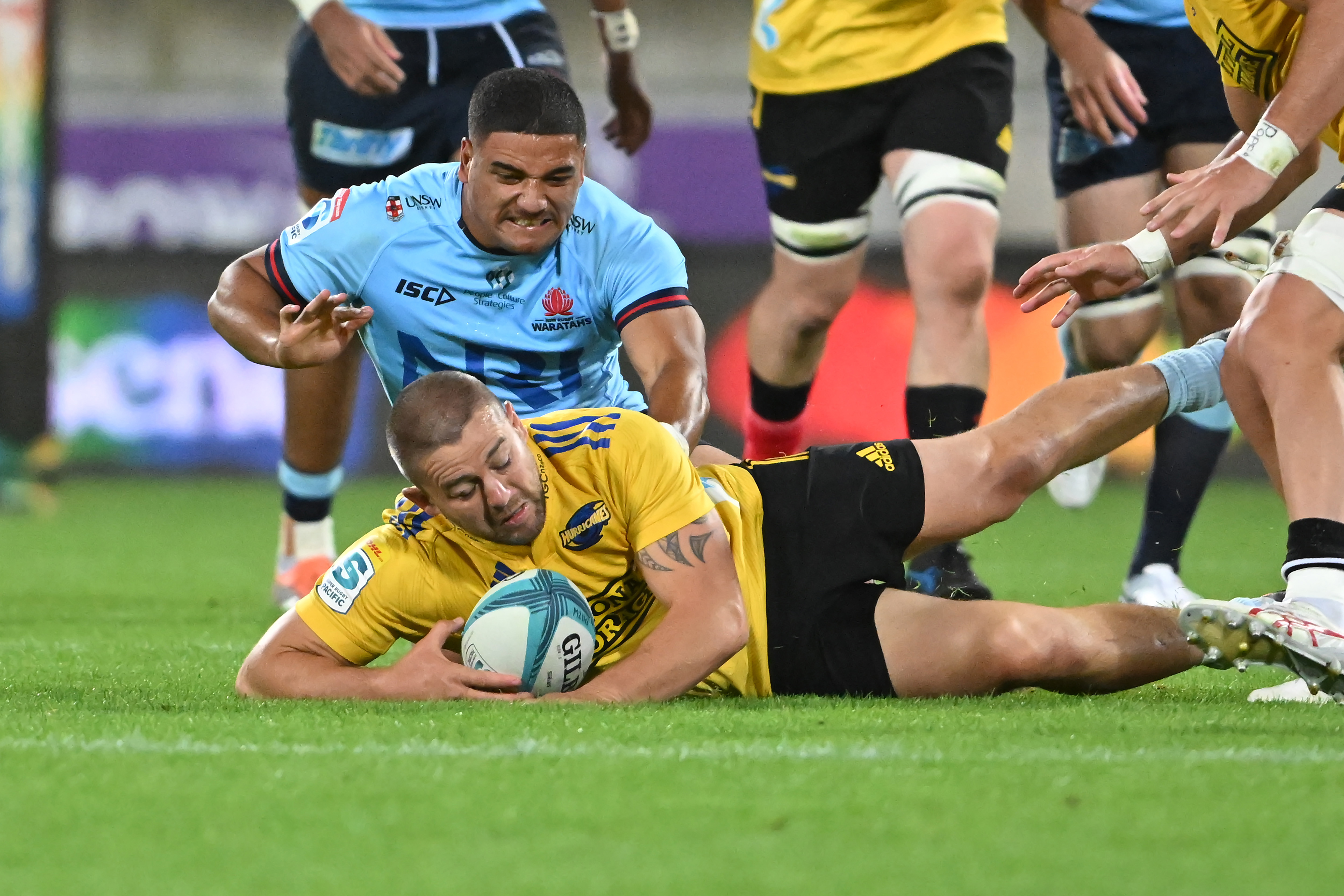 Dane Coles of the Hurricanes and Mosese Tuipulotu of the Waratahs compete for loose ball.
