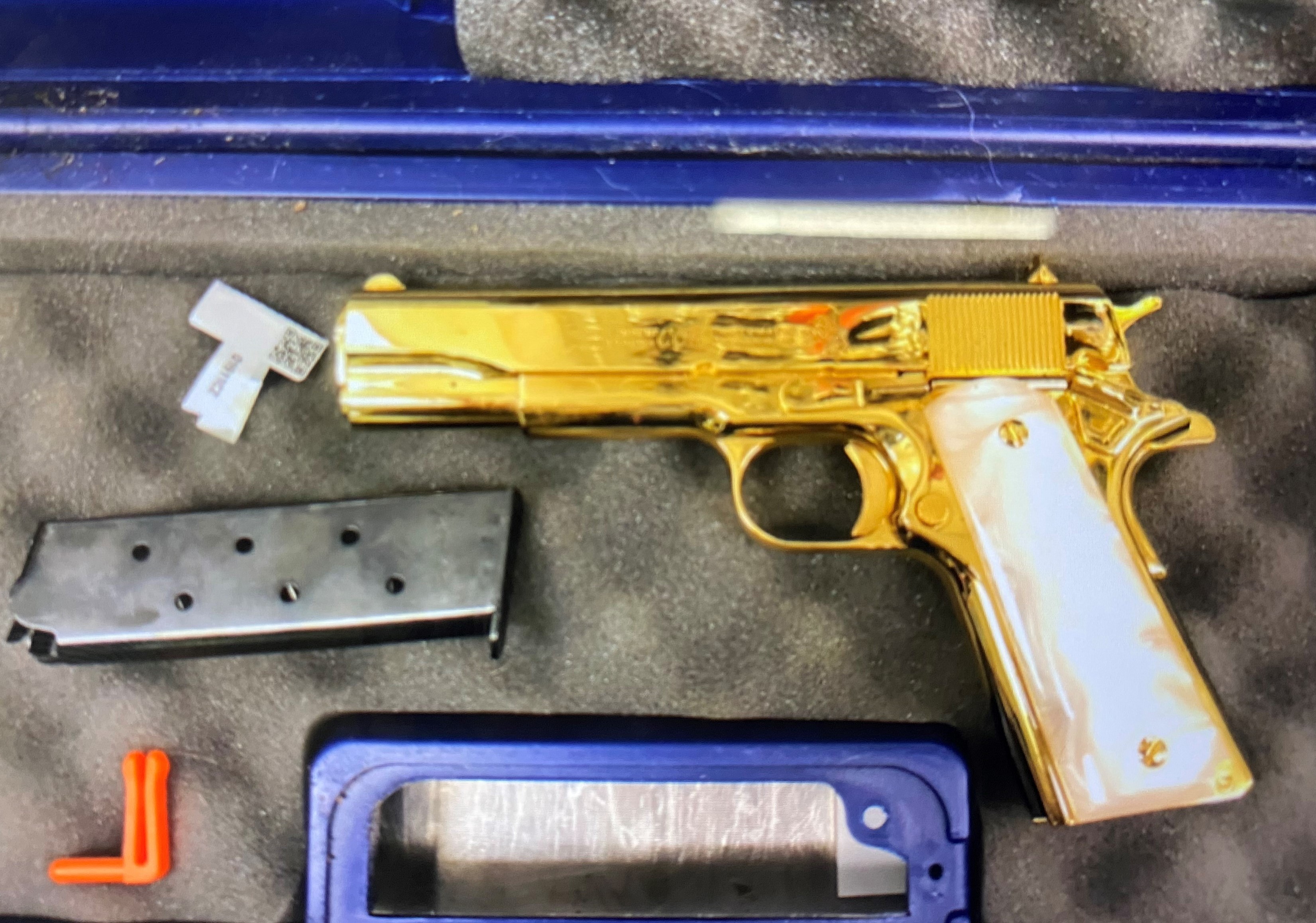 Pistola chapada en oro incautada en el aeropuerto de Sydney