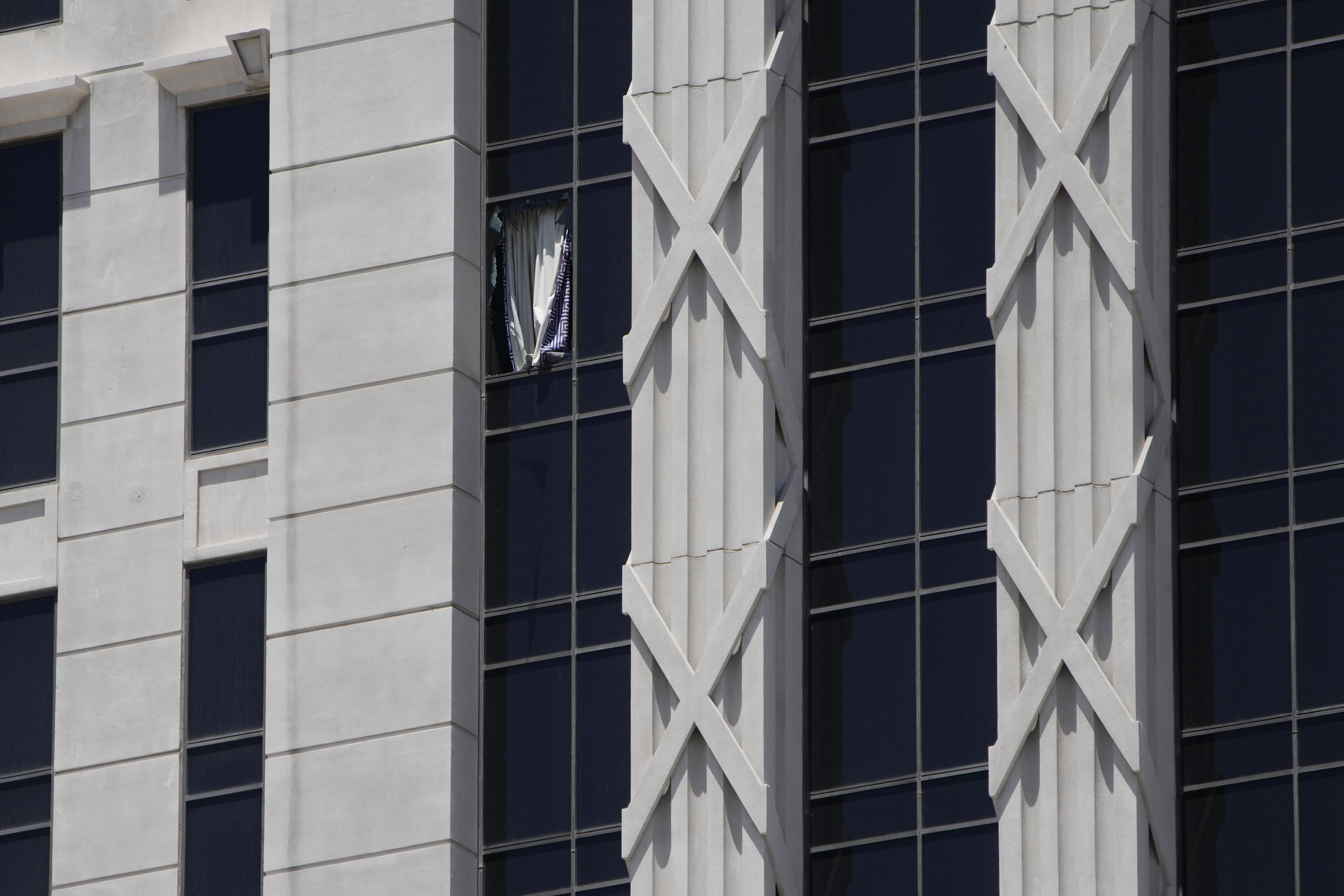 Rehén liberado después de un enfrentamiento de horas en la habitación de un resort de Las Vegas