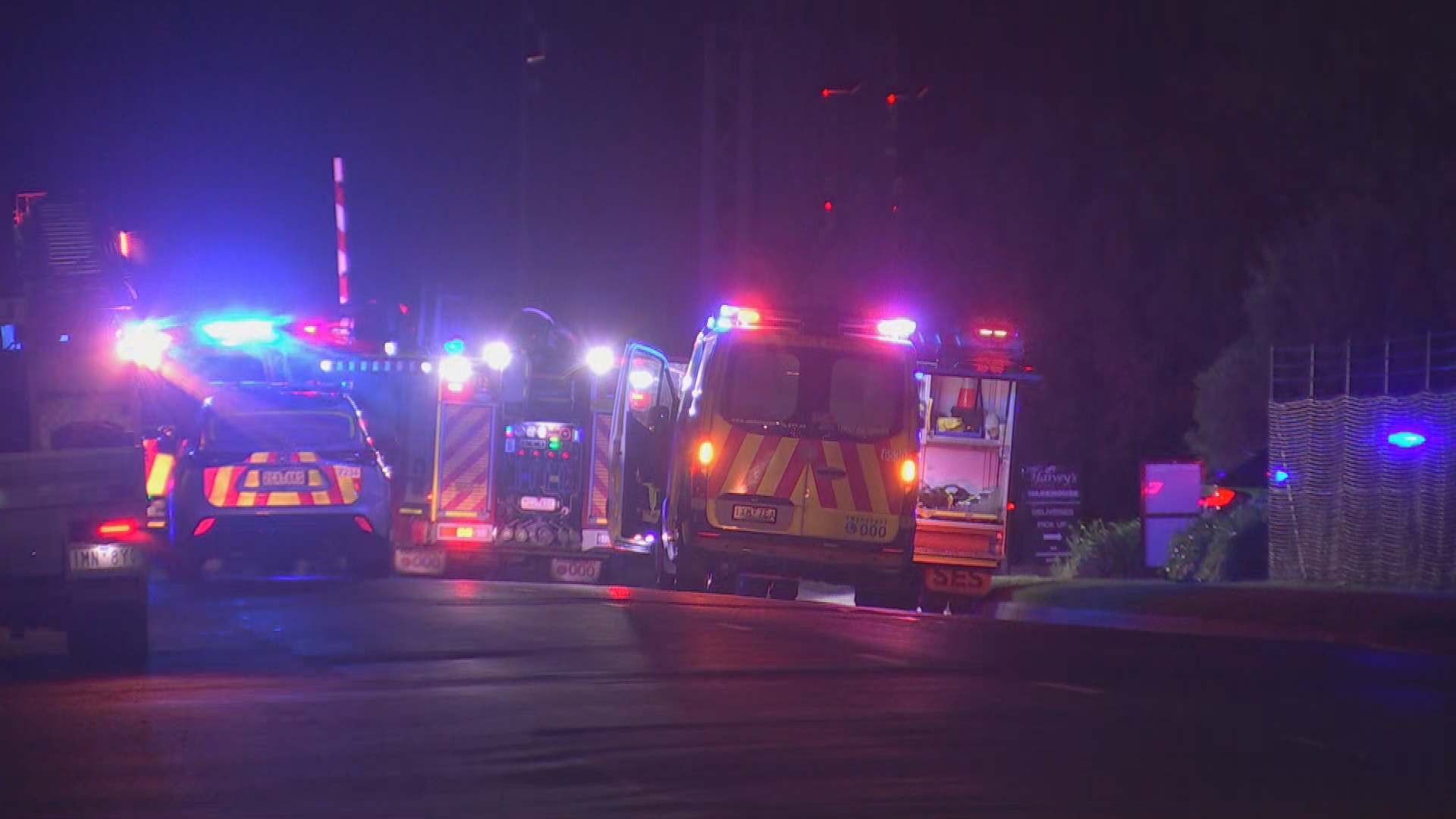 Car crashes into pole in Corio, Geelong
