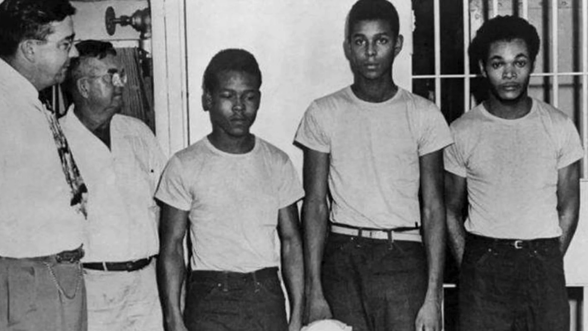 From left, Lake County Sheriff Willis McCall and an unidentified man stand next to Walter Irvin, Samuel Shepherd and Charles Greenlee in Florida in 1949.