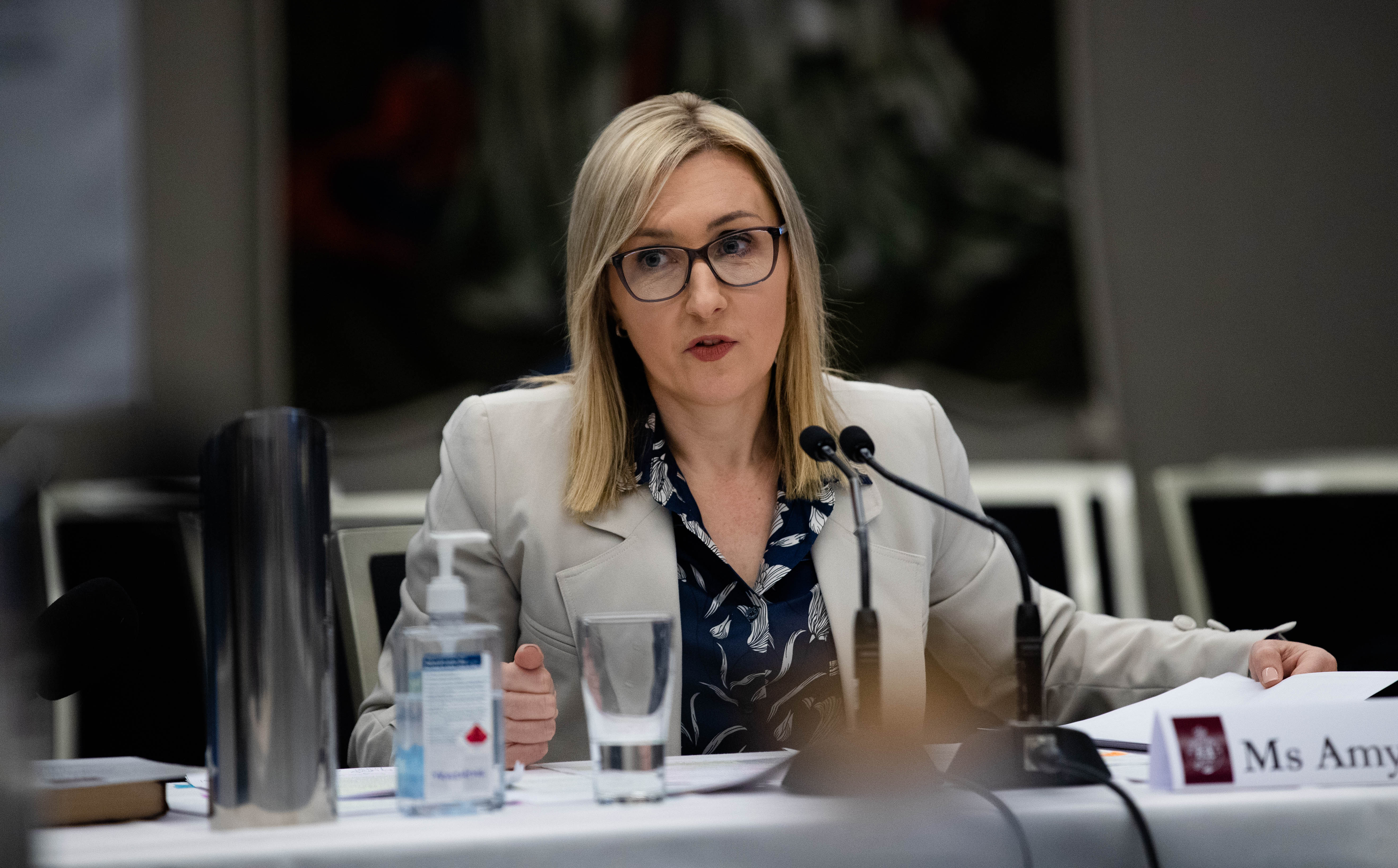 Amy Brown da testimonio en la Investigación Parlamentaria de Nueva Gales del Sur sobre el nombramiento del ex Viceprimer Ministro de Nueva Gales del Sur, John Barilaro, para el cargo de Comisionado de Comercio de Nueva York.  29 de junio de 2022