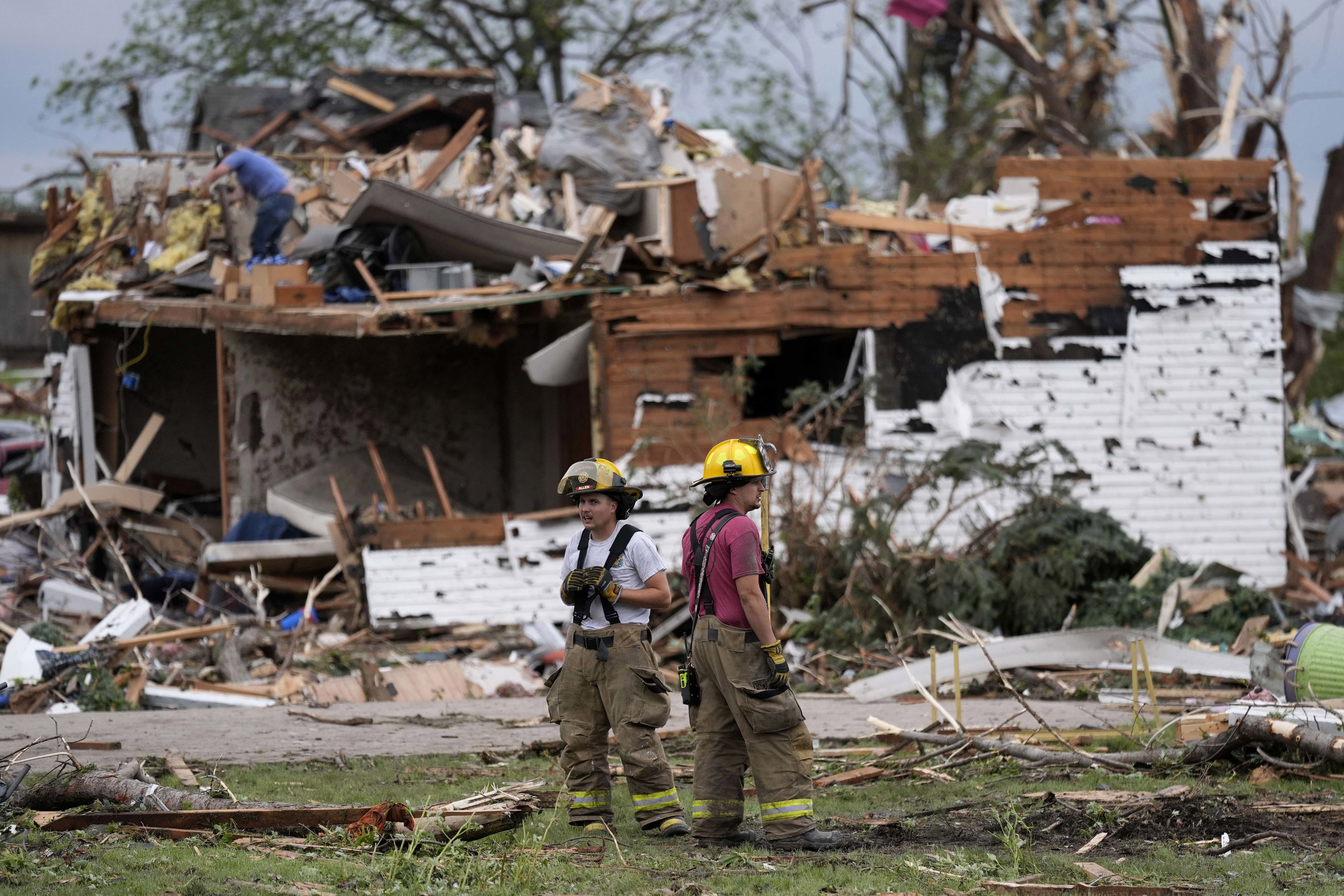 'No queda nada': Tormentas que generan tornados matan a varias personas en EE. UU.