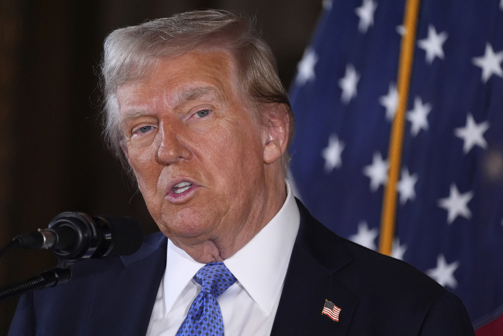 El presidente electo Donald Trump habla durante una conferencia de prensa en Mar-a-Lago, el lunes 16 de diciembre de 2024, en Palm Beach, Florida (AP Foto/Evan Vucci)