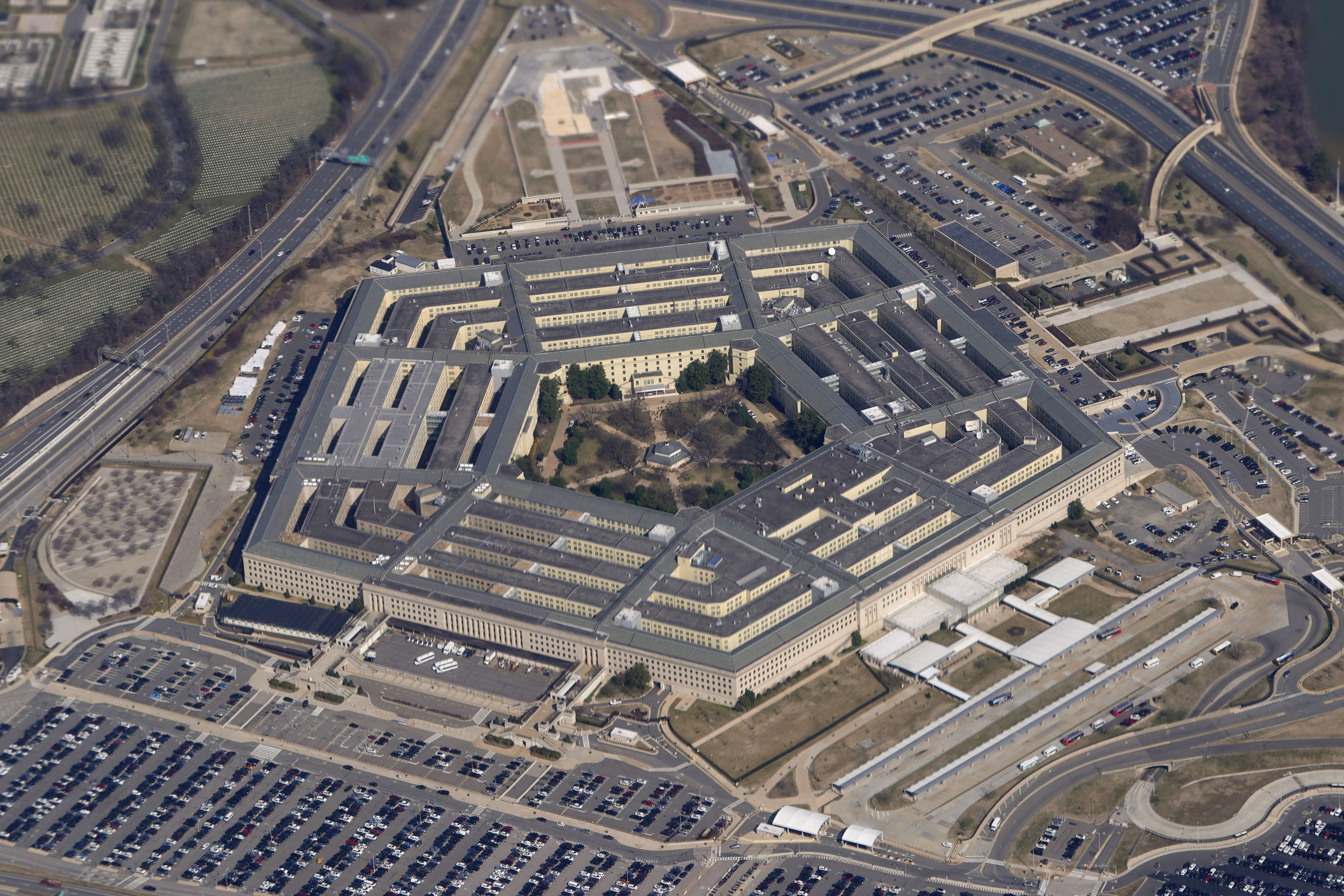 El Pentágono recibe 'cientos' de nuevos informes de ovnis