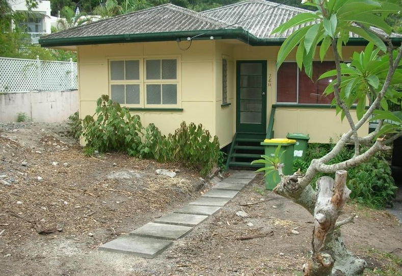 Modest beach cottage in Queensland sells for eye-watering price.