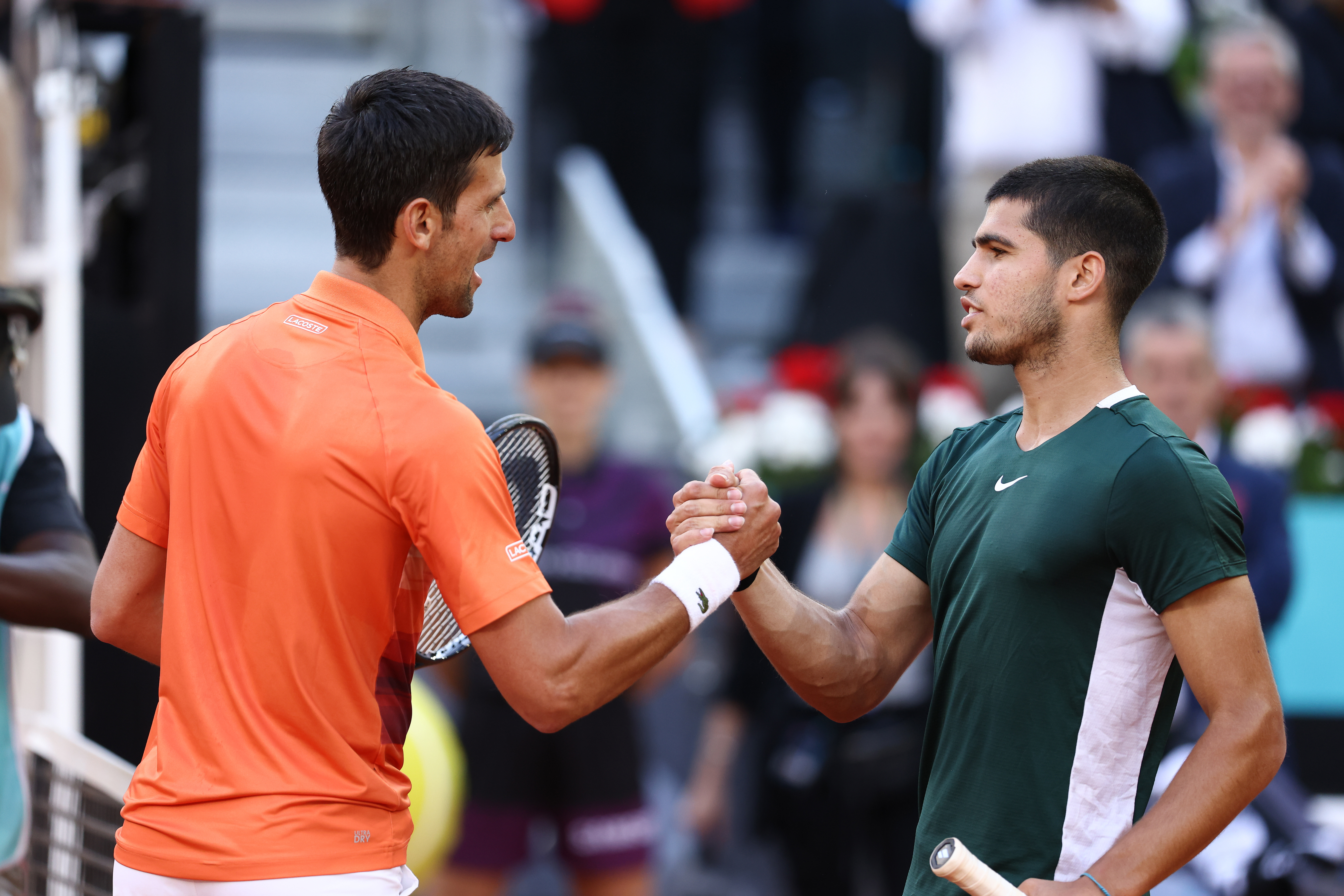 Alcaraz x Djokovic na semi de Roland Garros: horário e onde assistir