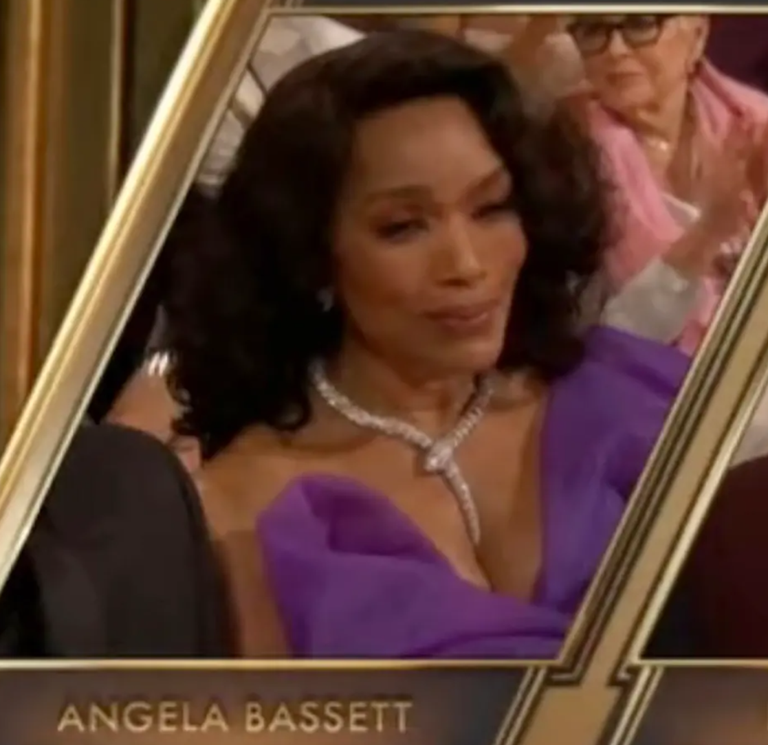 Angela Bassett reacts to losing Oscar to Jamie Lee Curtis