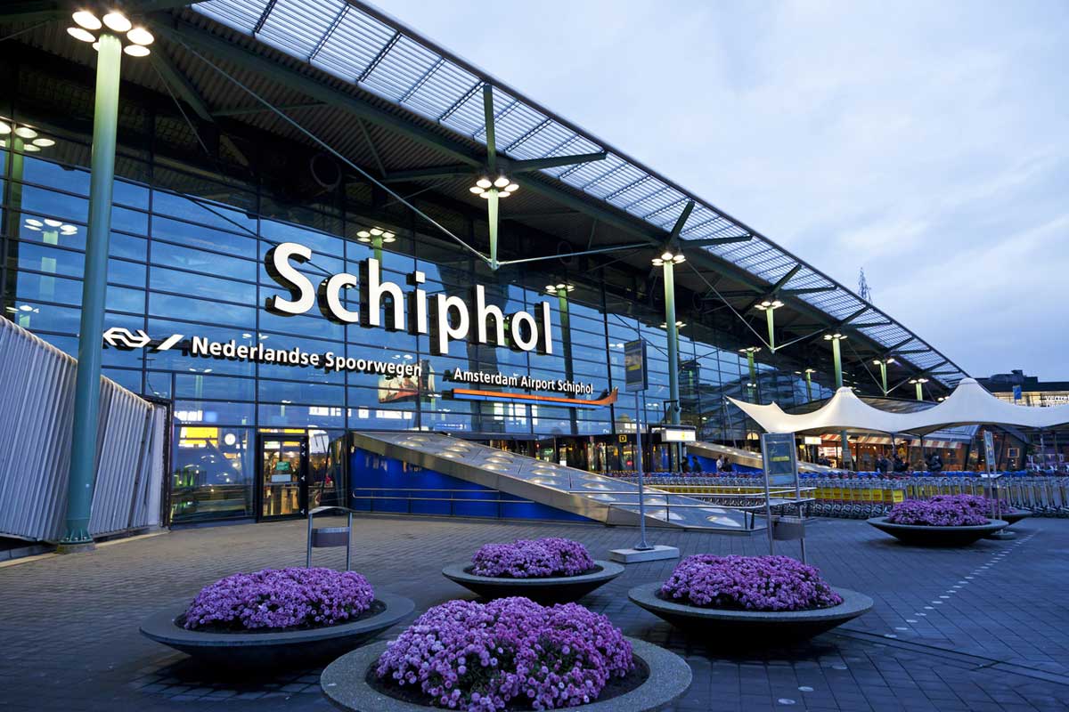 4. Amsterdam Airport Schiphol (AMS): Connectivity index: 286. Dominant carrier: KLM (51% share).