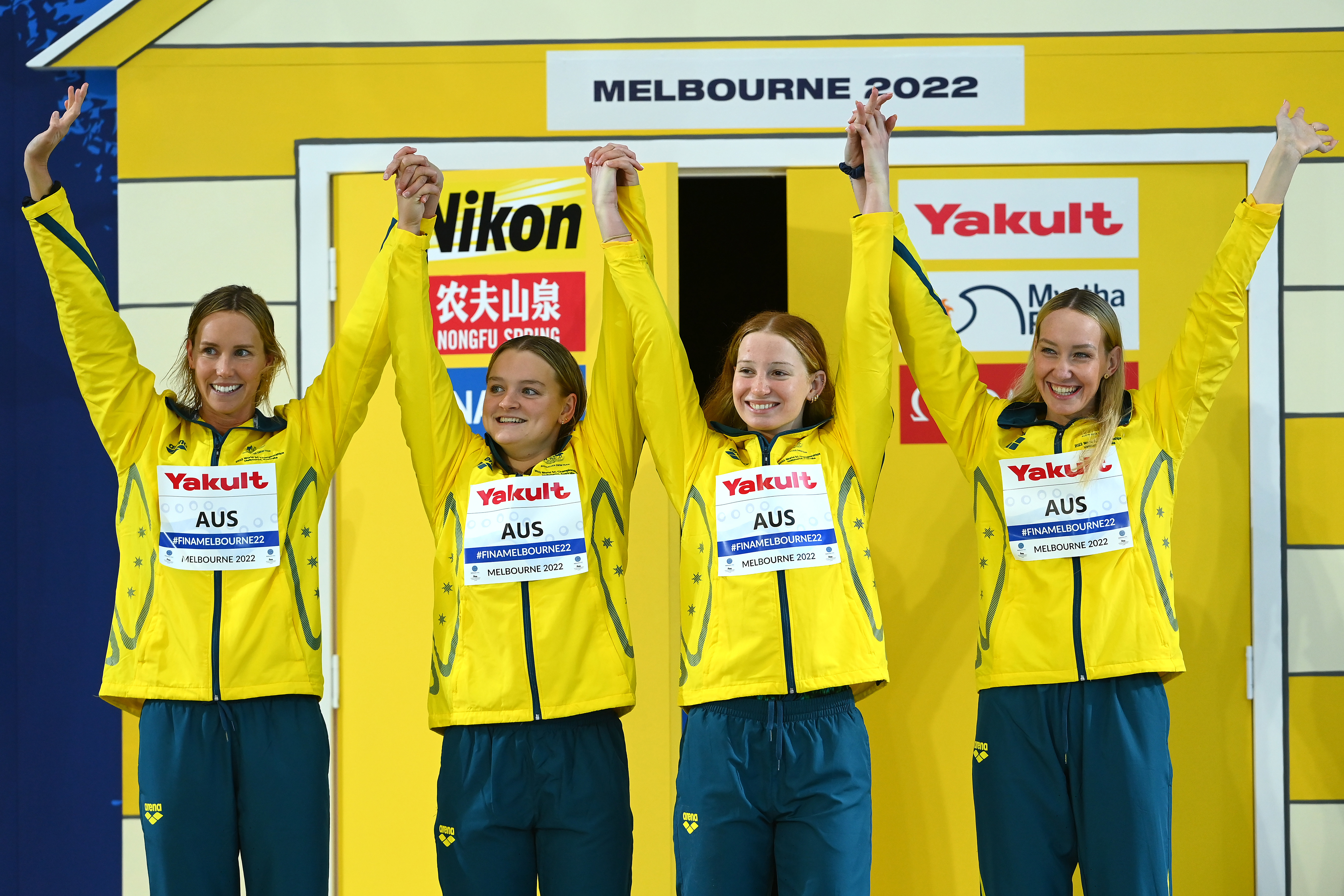 Kedalaman renang Australia ditampilkan secara penuh saat wanita mengklaim rekor dunia estafet emas 4x50m