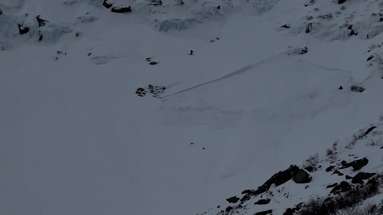 Snowboarder captado en video escapando de avalancha en New Hampshire