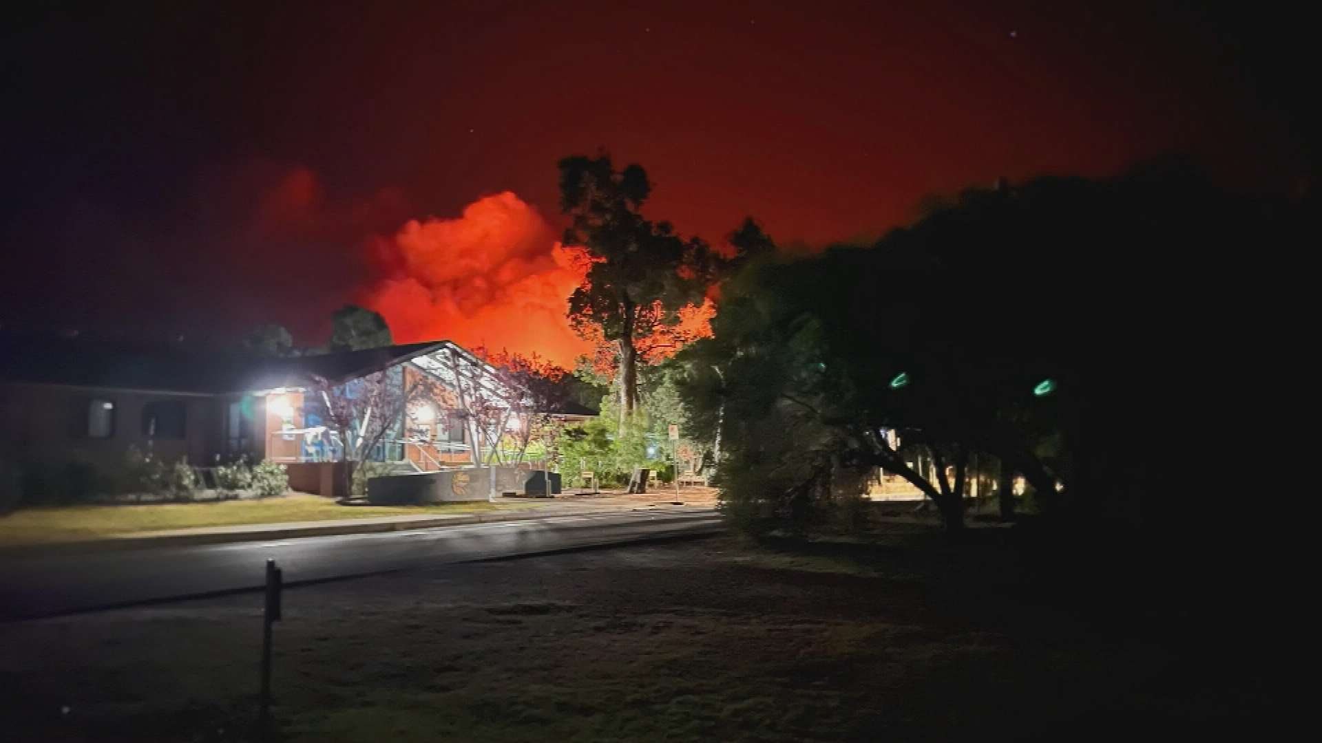 An emergency warning still remains in place for the Eagle Bay townsite. 