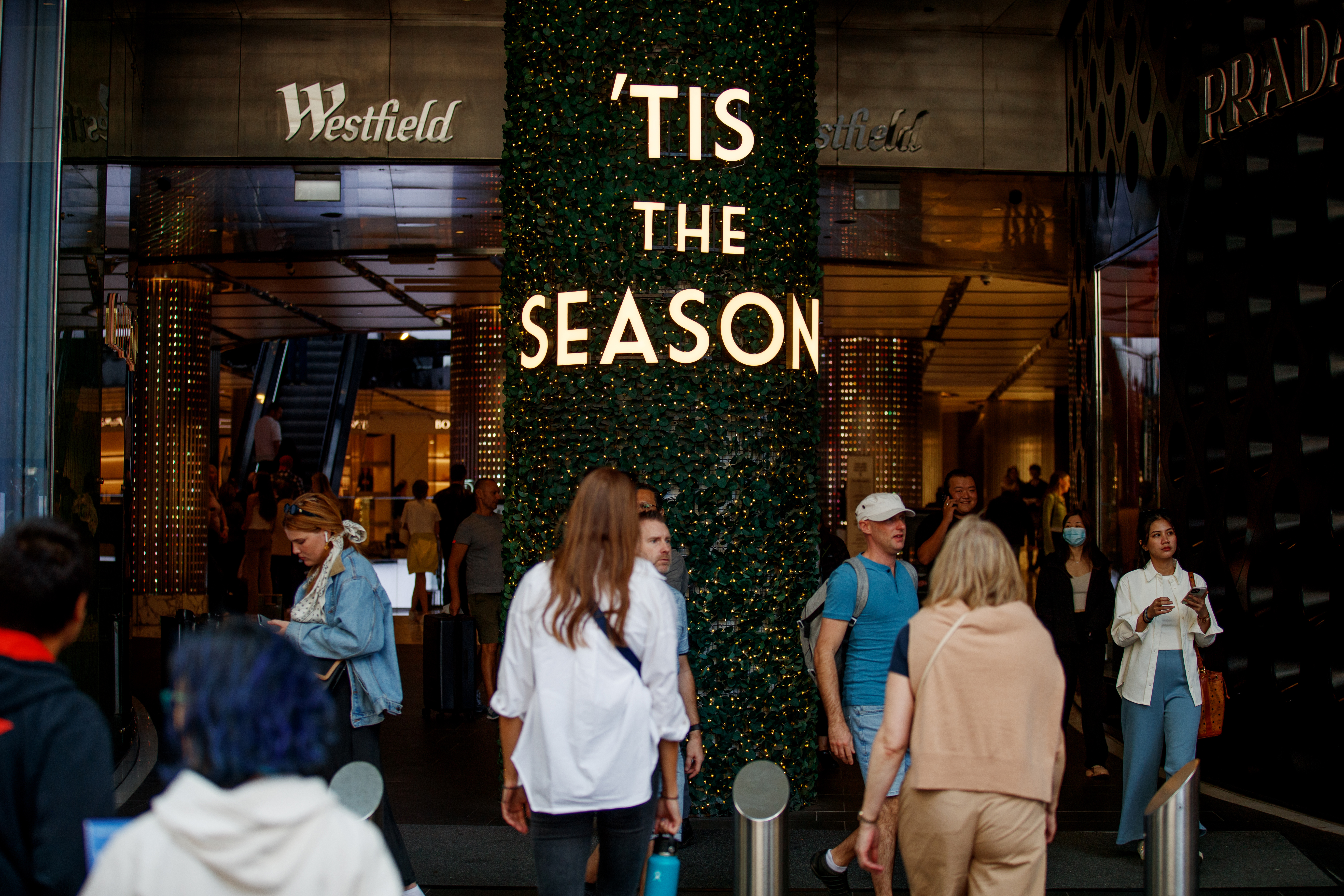 Shoppers in Sydney CBD five days out from Christmas in 2022. Photo: Nikki Short / The Sydney Morning Herald