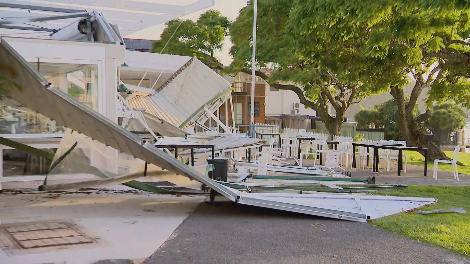Officers Mess: M﻿ore than a hundred diners have been forced to flee a restaurant after its roof was blown off in a Brisbane riverside suburb. 25.01.25