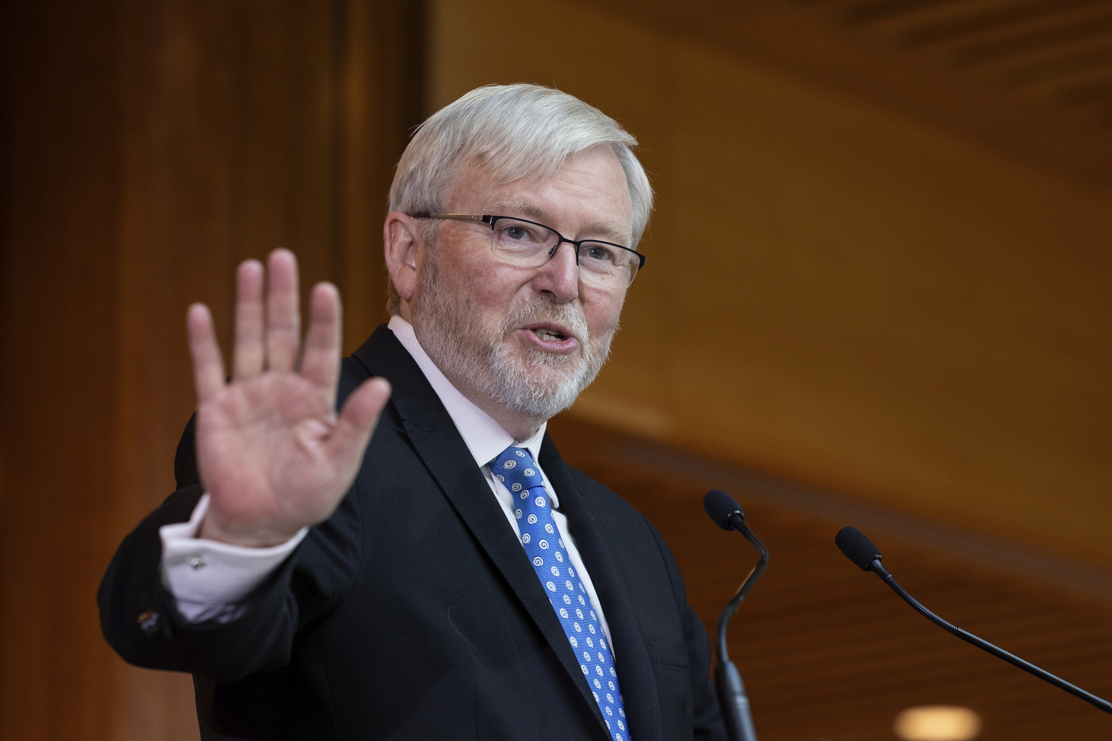 Kevin Rudd en una conferencia de prensa