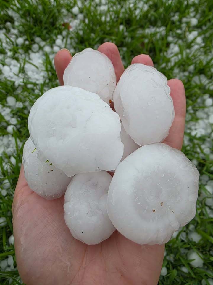 The Bom says 5cm hail was recorded at Penrith at 4pm.﻿