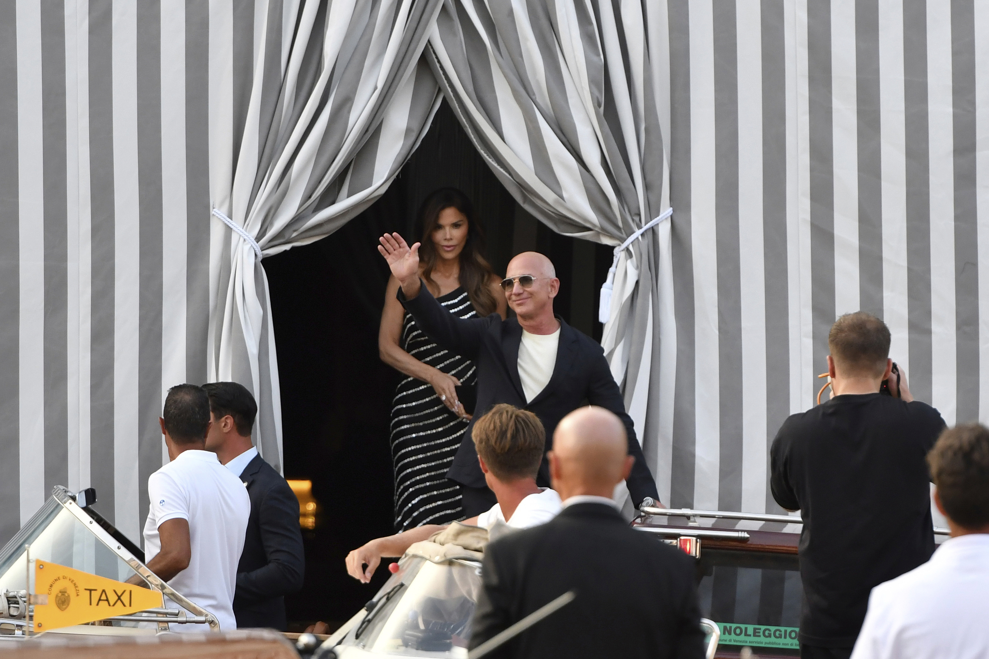 Jeff Bezos And Lauren Sanchez