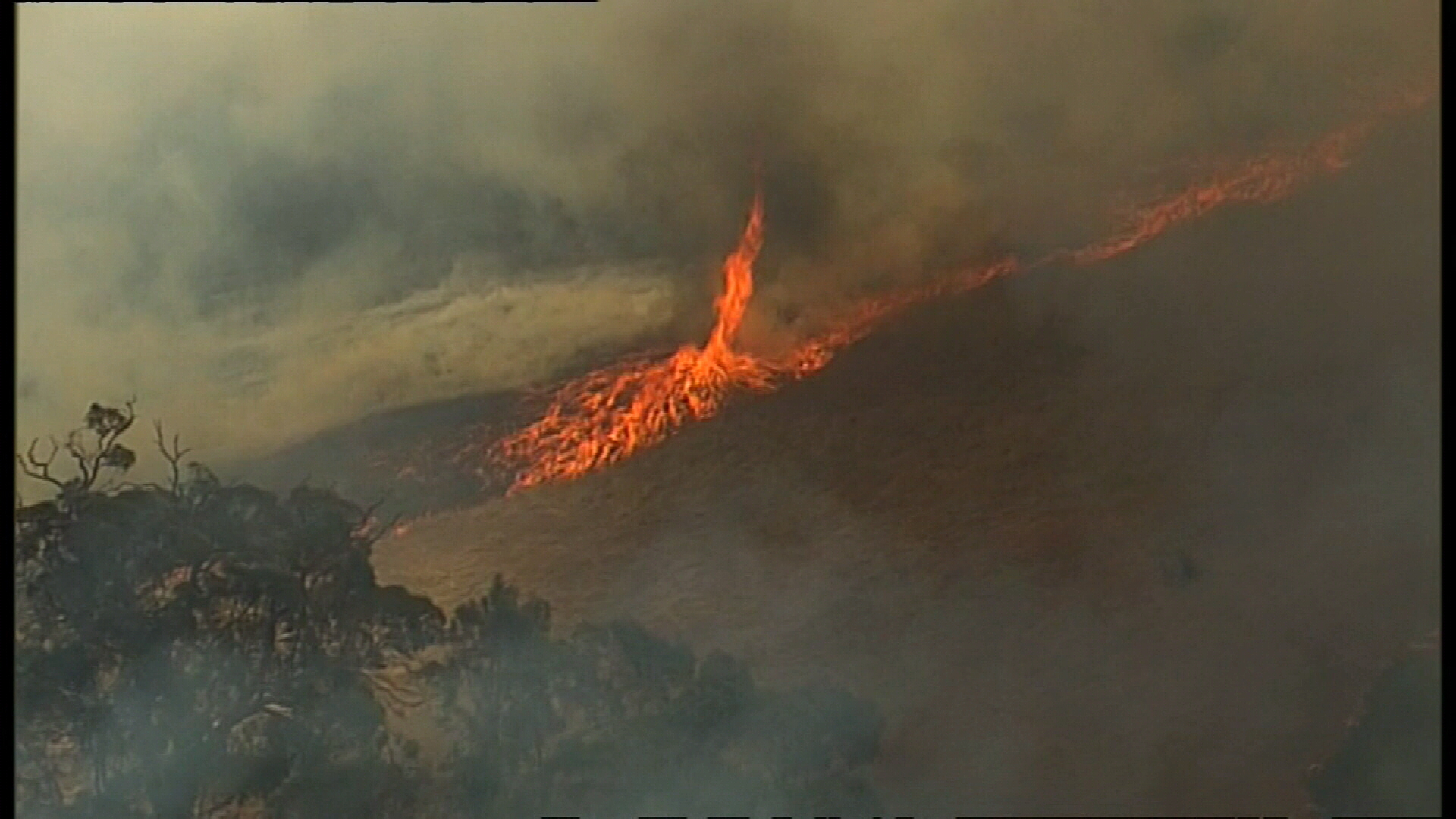 Flipboard: Adelaide Hills fire continues amid heatwave warnings