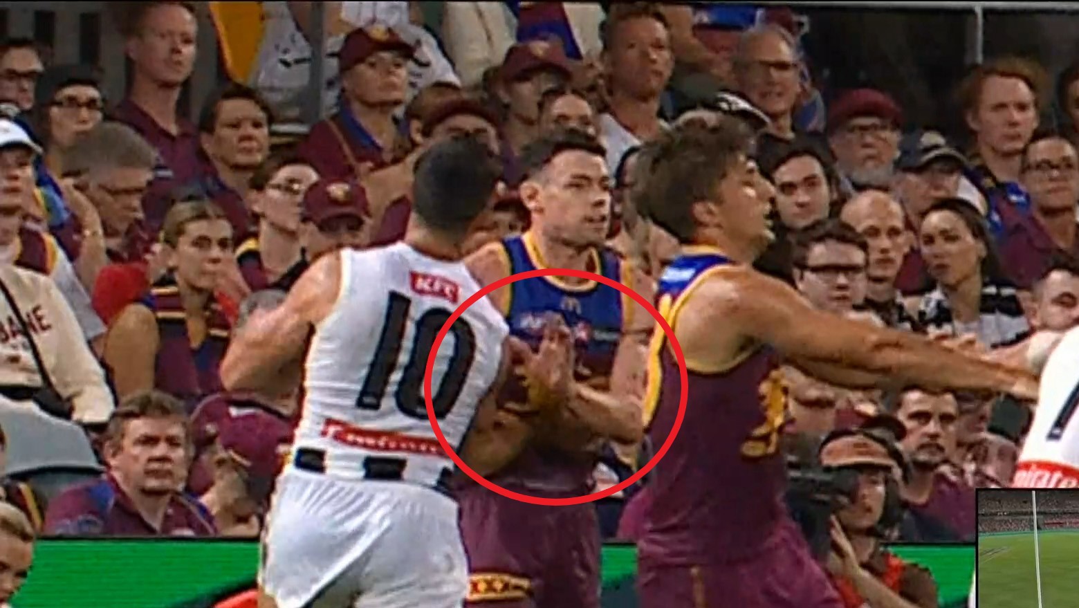 Scott Pendlebury whacked Lachie Neale in the stomach.