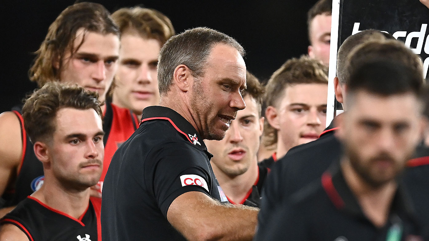 Ben Rutten addresses Essendon players.