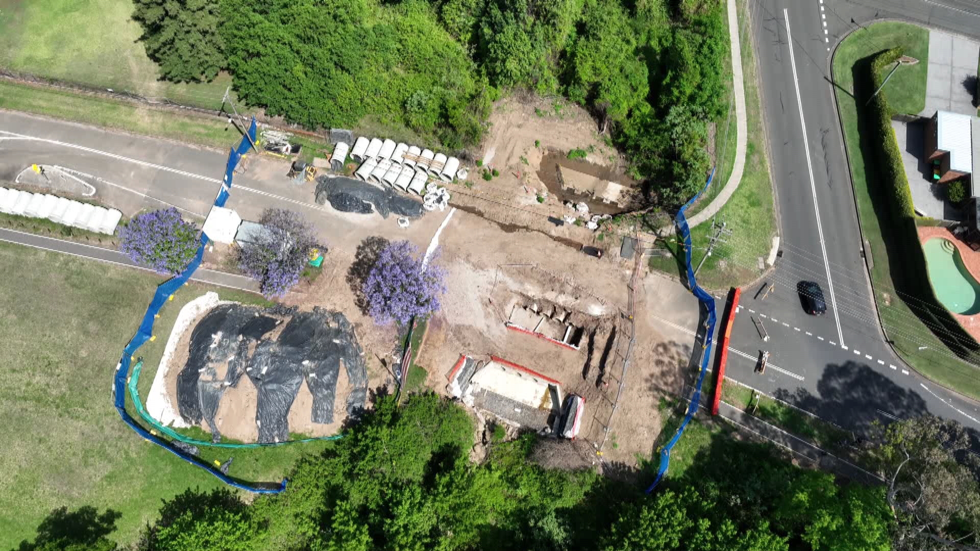 Residents furious as sinkhole that opened in 2022 still gaping 