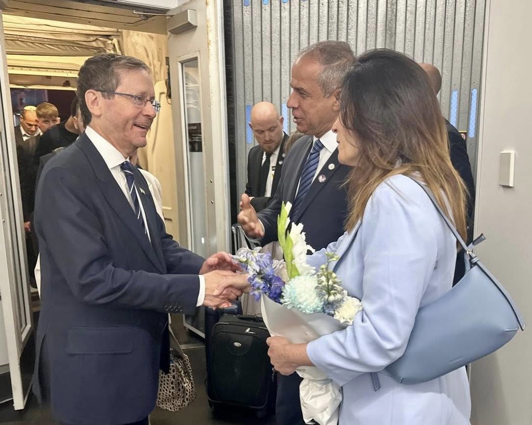 Israeli President Isaac Herzog arrives in Sydney