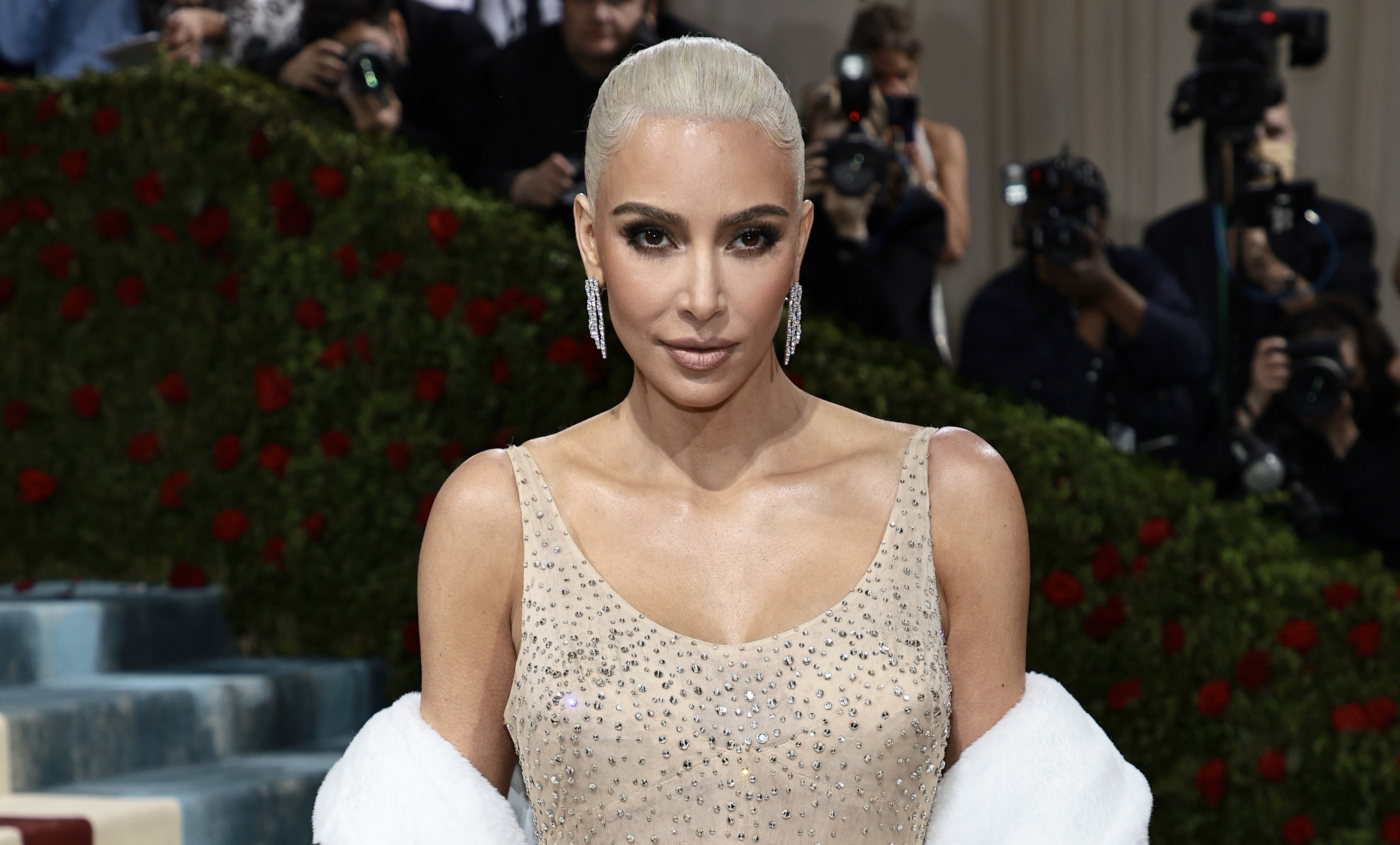 Kim Kardashian to testify against alleged armed robbers in Paris