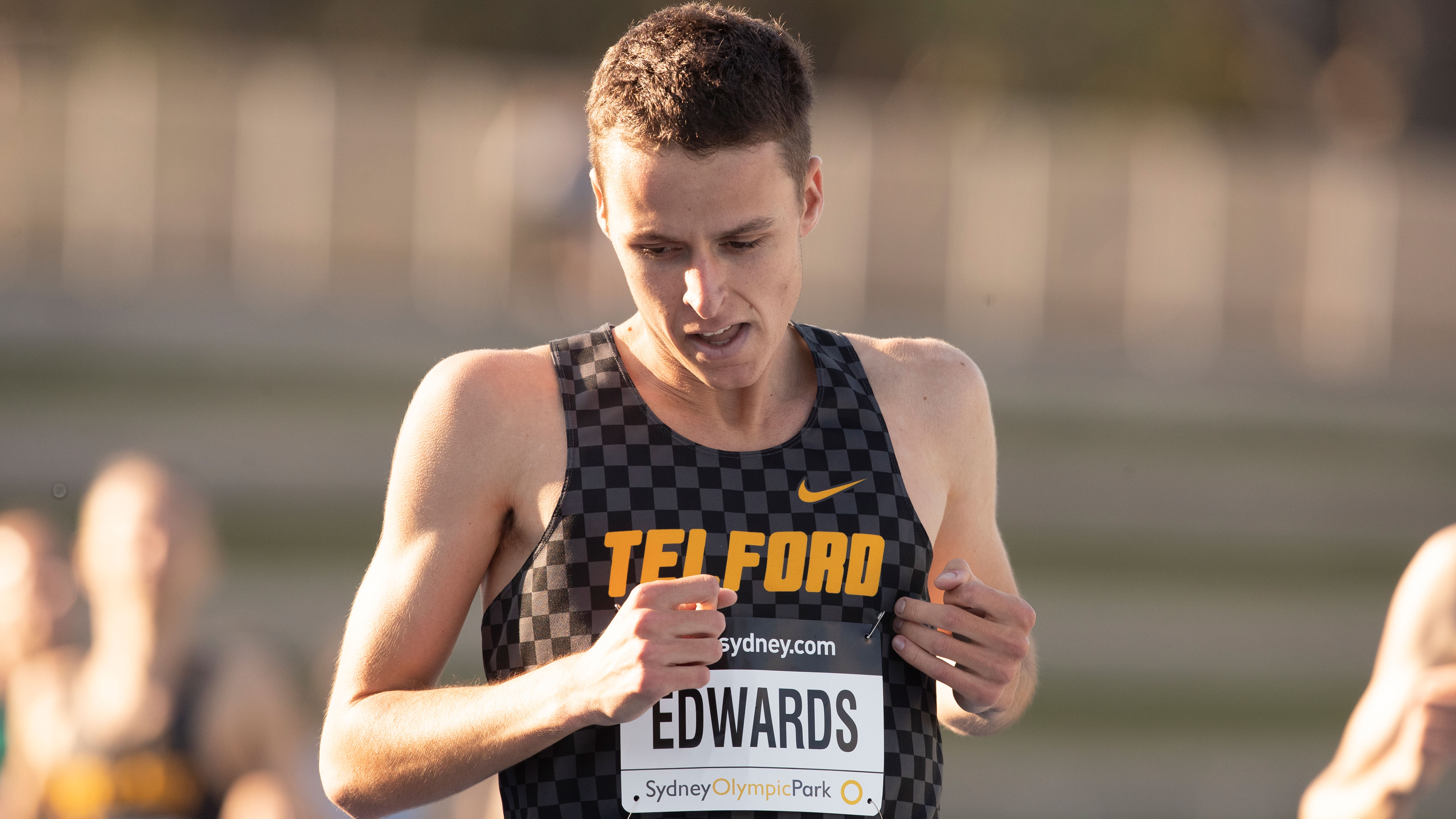 Jye Edwards wins the 1500m to qualify for the Tokyo Olympics.