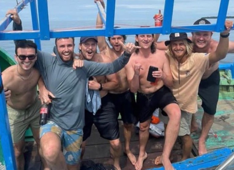 A﻿n Australian surfer who went missing in Bali for two days has thanked the public for their support in an Instagram post. Elliot Foote went missing for two days after ﻿the boat he and his friends were on flipped after running into bad weather off Bali's coast. 
