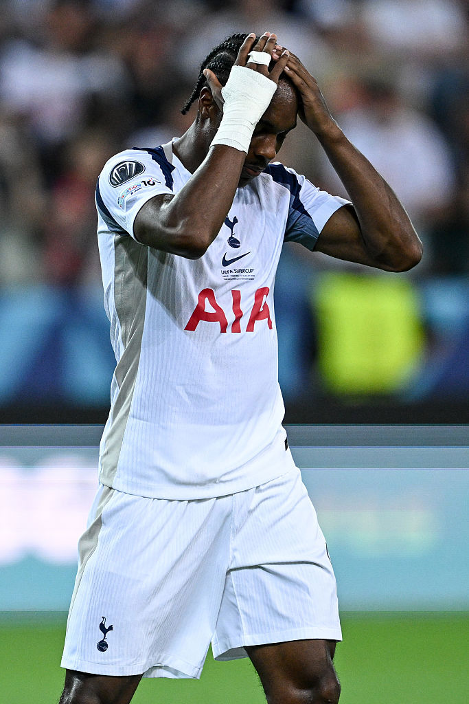 Mathys Tel of Tottenham misses the decisive penalty kick.