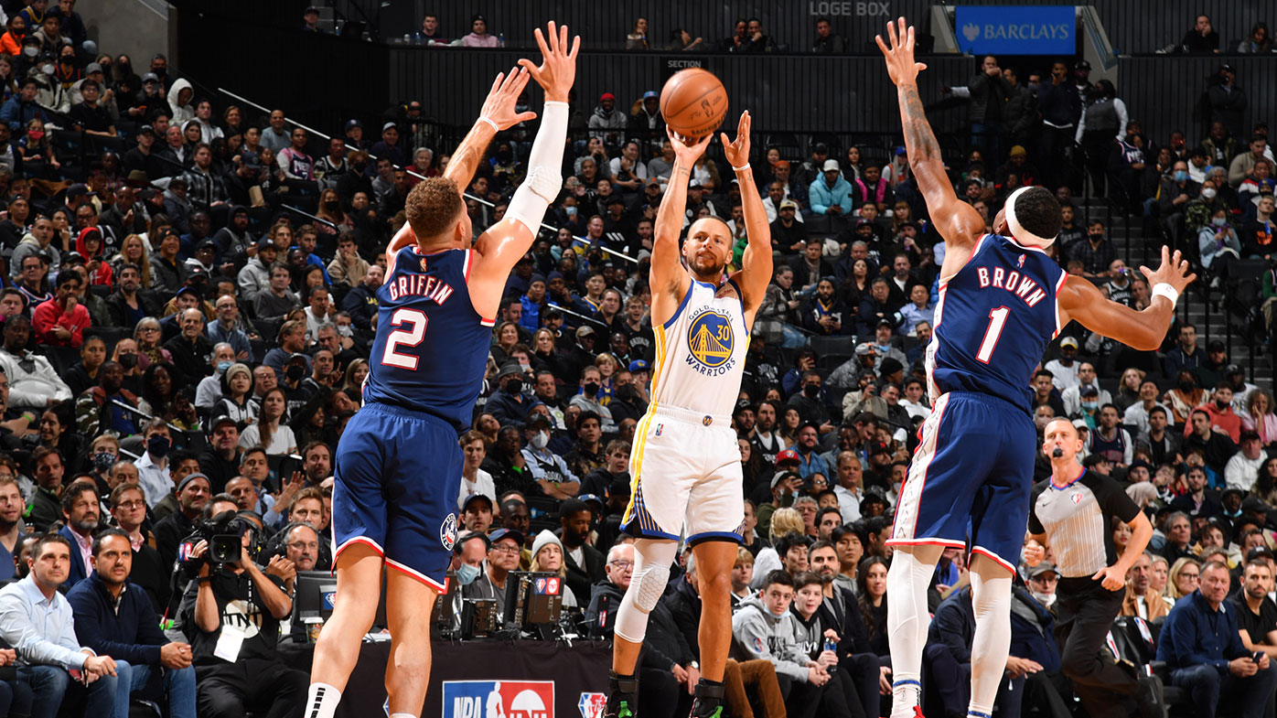  Stephen Curry #30 of the Golden State Warriors in action against the Nets