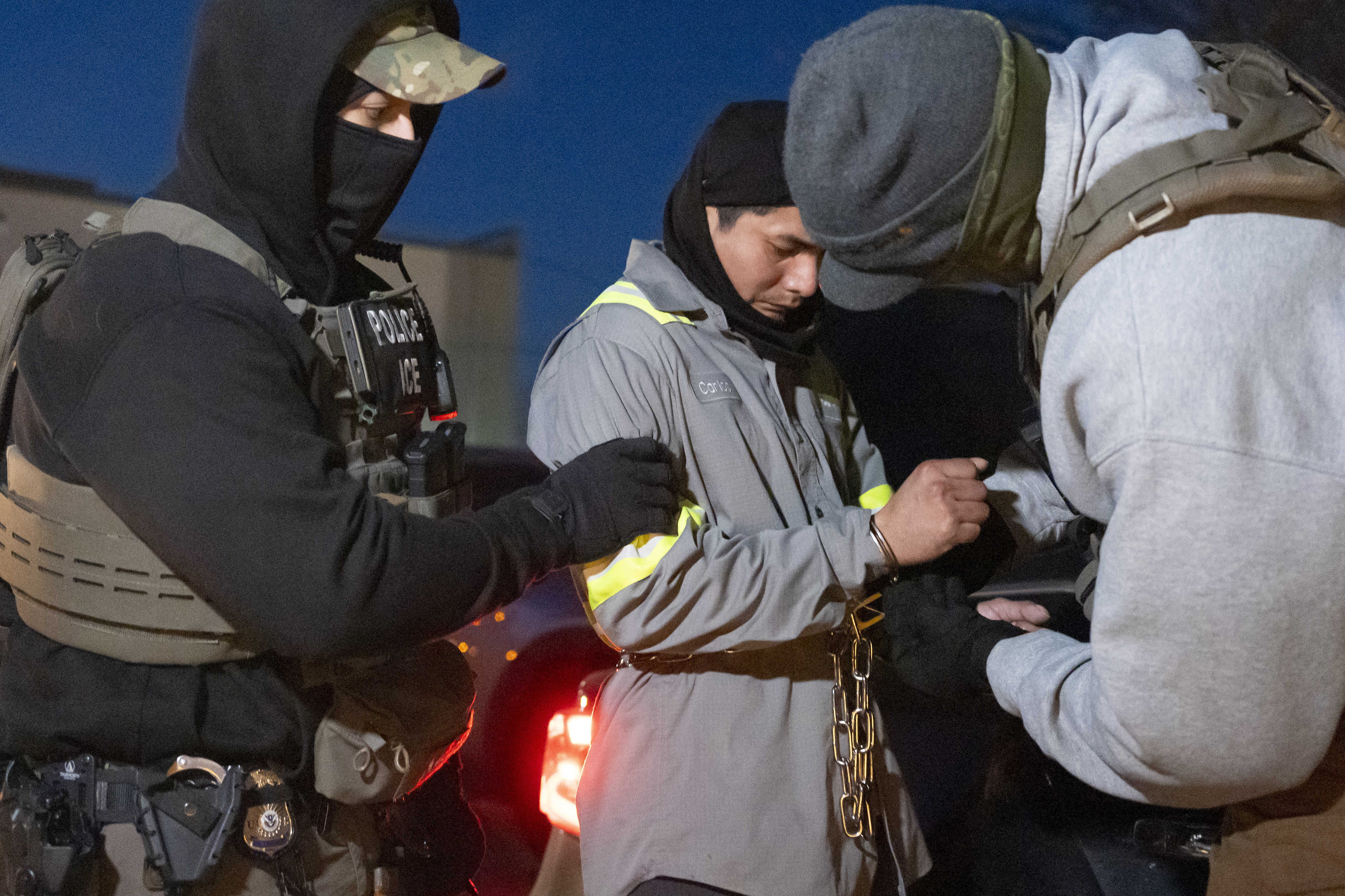 'Todos ustedes fueron atrapados': la gente supuestamente fingió ser oficiales de hielo en nosotros