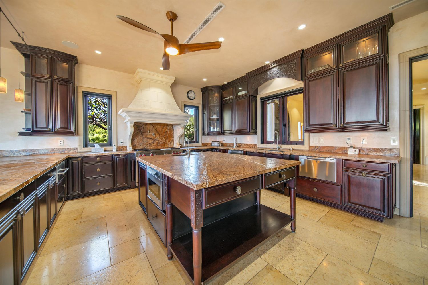 Maui estate sold for US$18.5 million Hawaii's highest-priced sale this year.