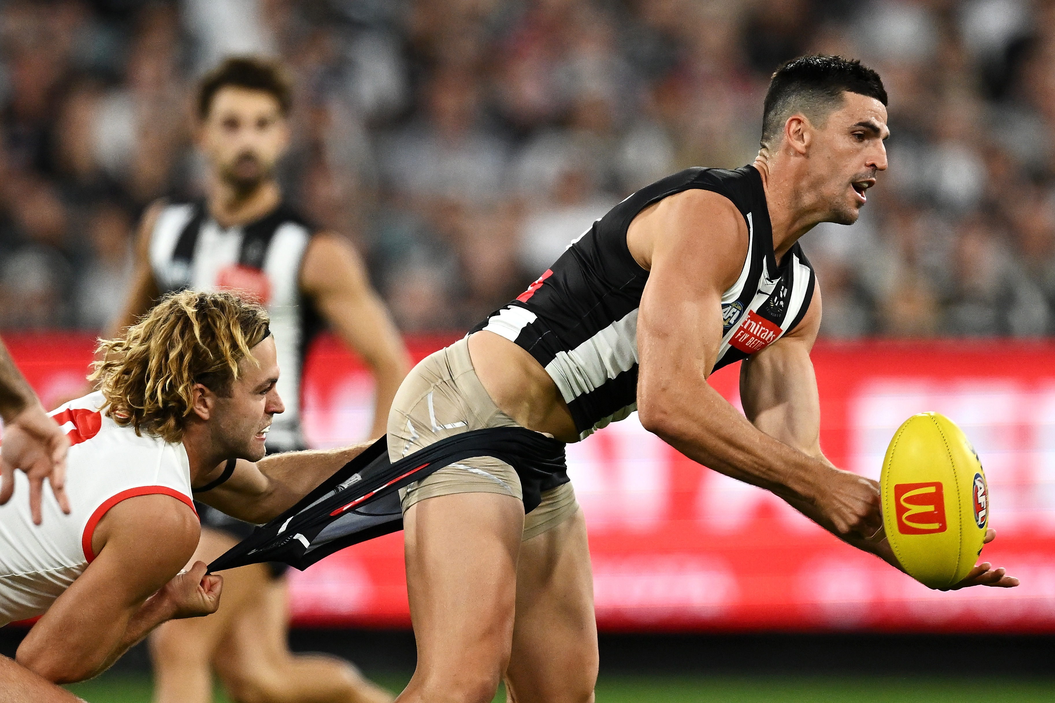 Scott Pendlebury of the Magpies is tackled by James Rowbottom of the Swans.