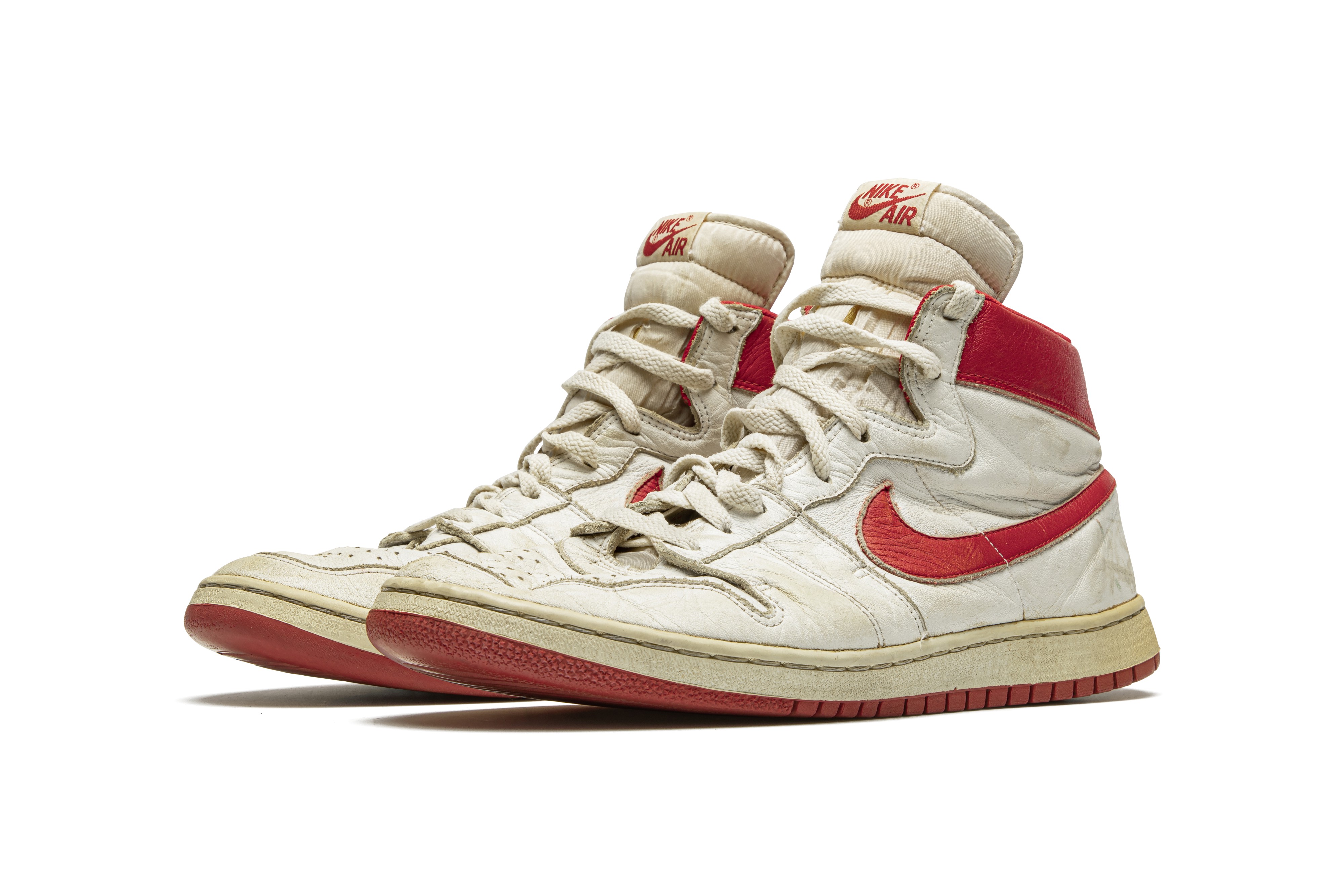 Michael Jordan's first-ever Air Jordan sneakers sell for $560,000 at  auction, Michael Jordan