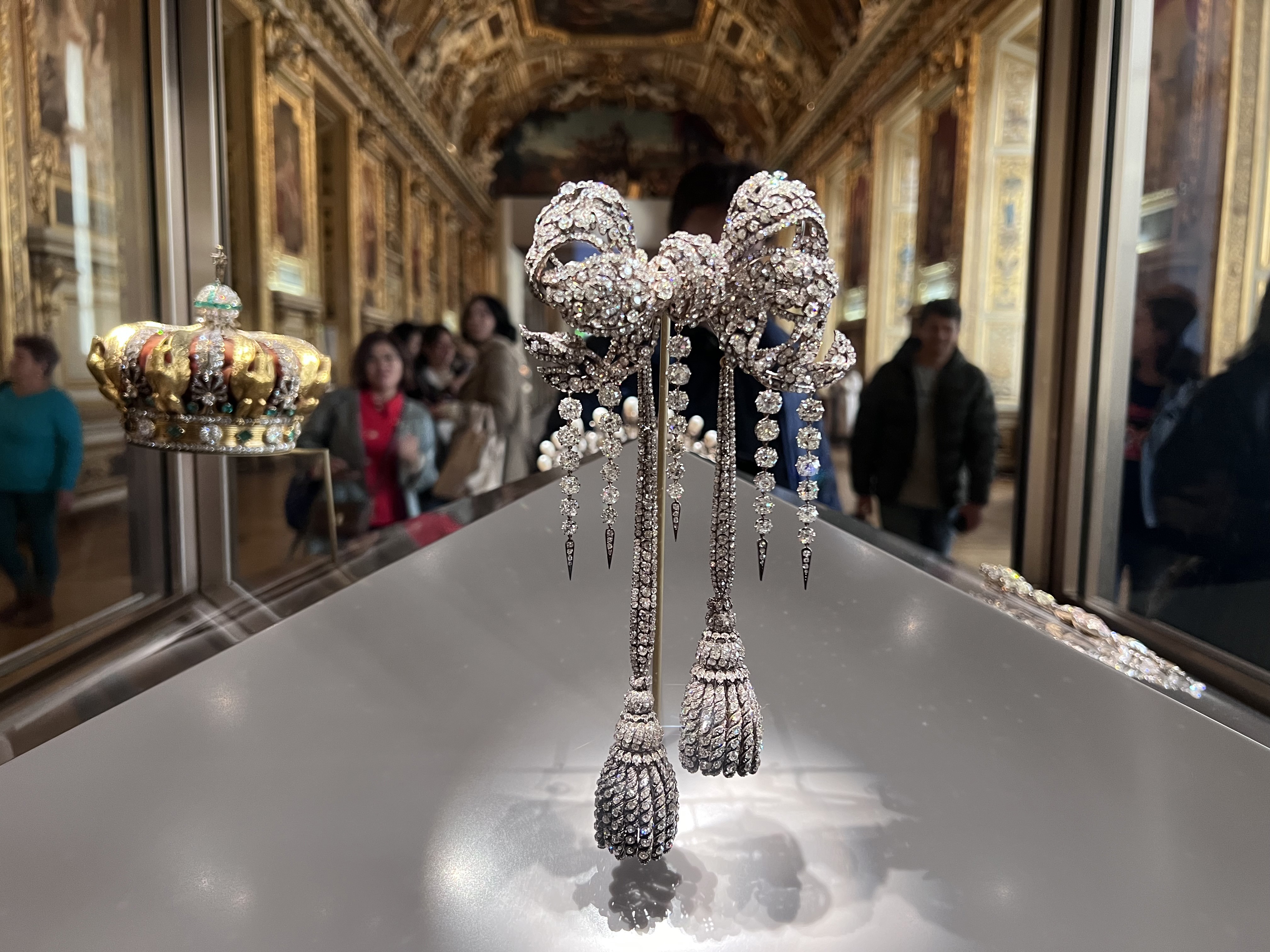Suspects arrested over theft of crown jewels from Paris’ Louvre museum 