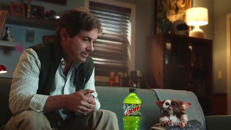 Gremlins star Zach Galligan and Gizmo reunite for Mountain Dew commercial