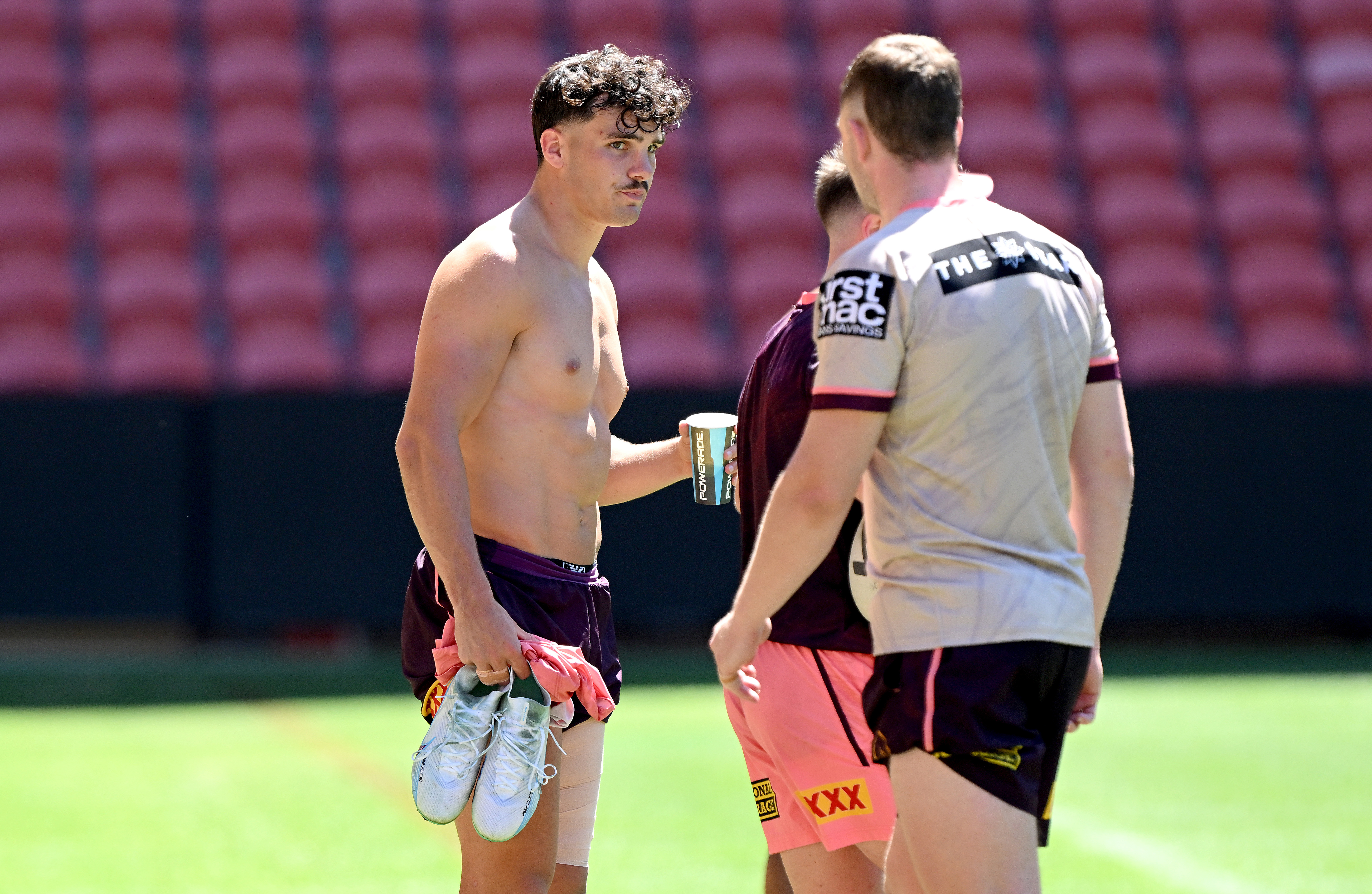 BRISBANE, AUSTRALIA - SEPTEMBER 26: Herbie Farnworth is seen with strapping on his left leg during a Brisbane Broncos NRL training session at Suncorp Stadium on September 26, 2023 in Brisbane, Australia. (Photo by Bradley Kanaris/Getty Images)