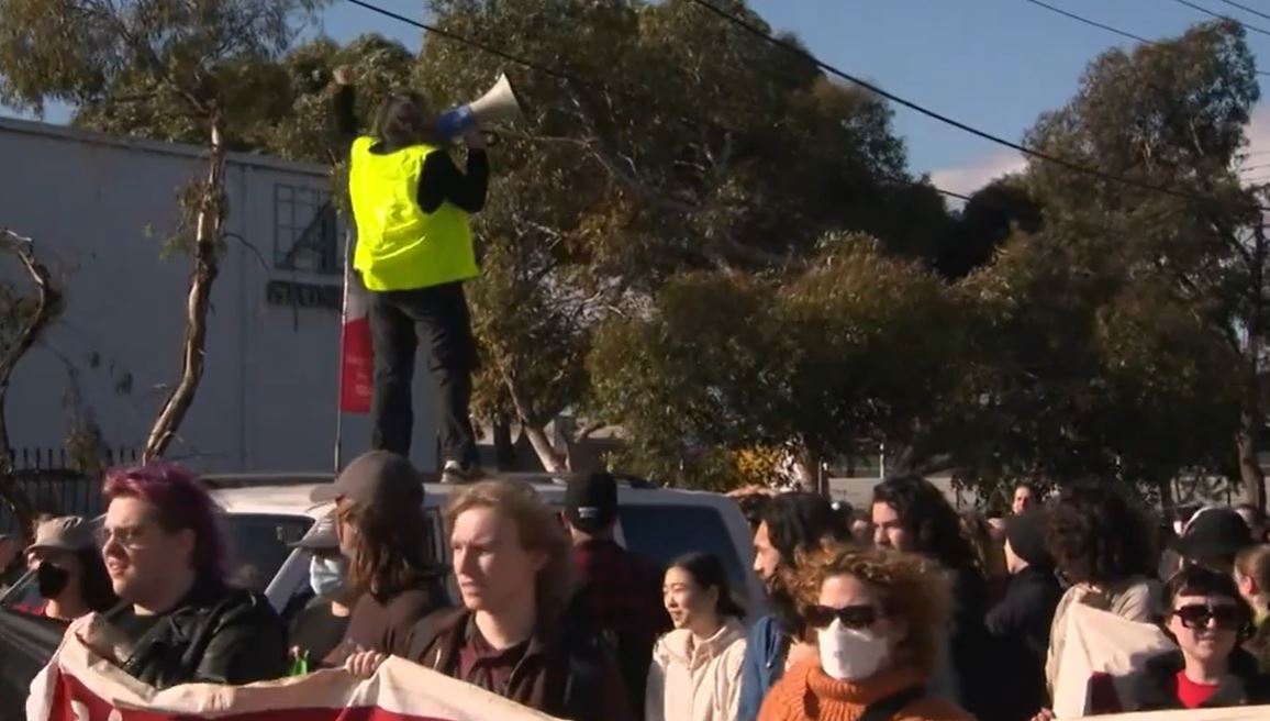 Hundreds of anti-Nazi protesters have marched through Sunshine West in Melbourne in an effort to thwart a secret gathering of white nationalists.